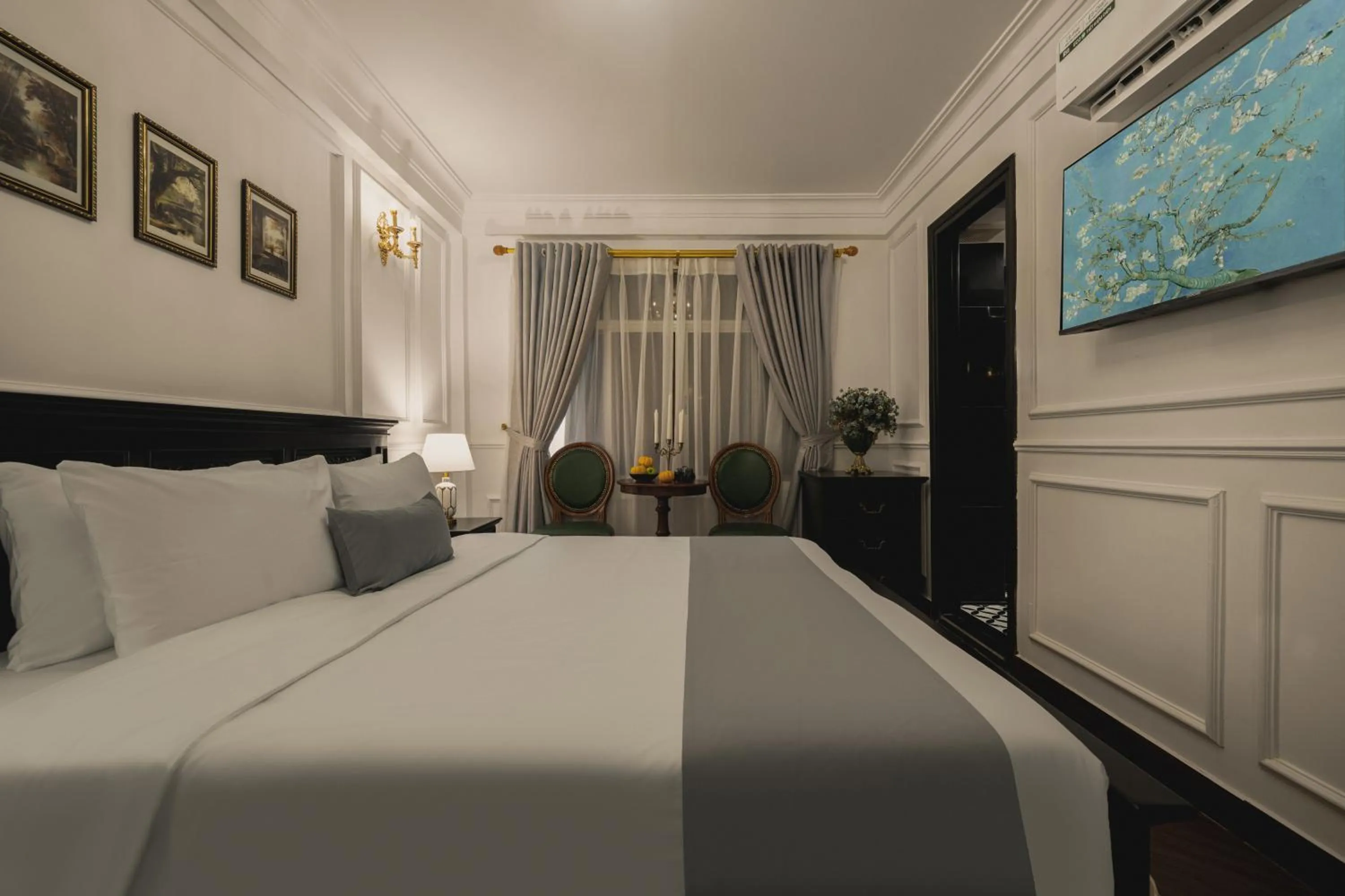 Bed in Vina Vintage Hotel
