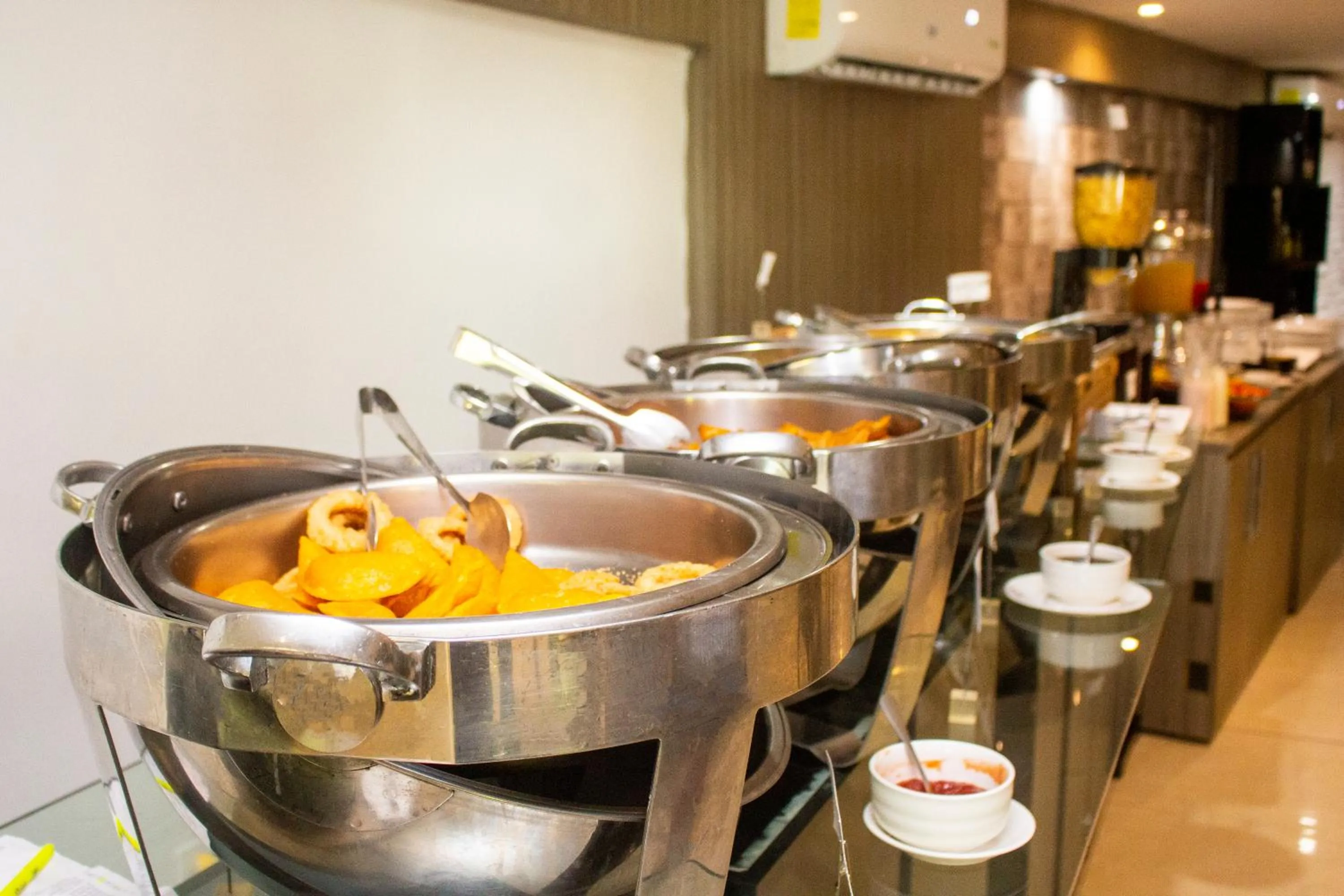 Breakfast in Ramada by Wyndham Panama Via Argentina