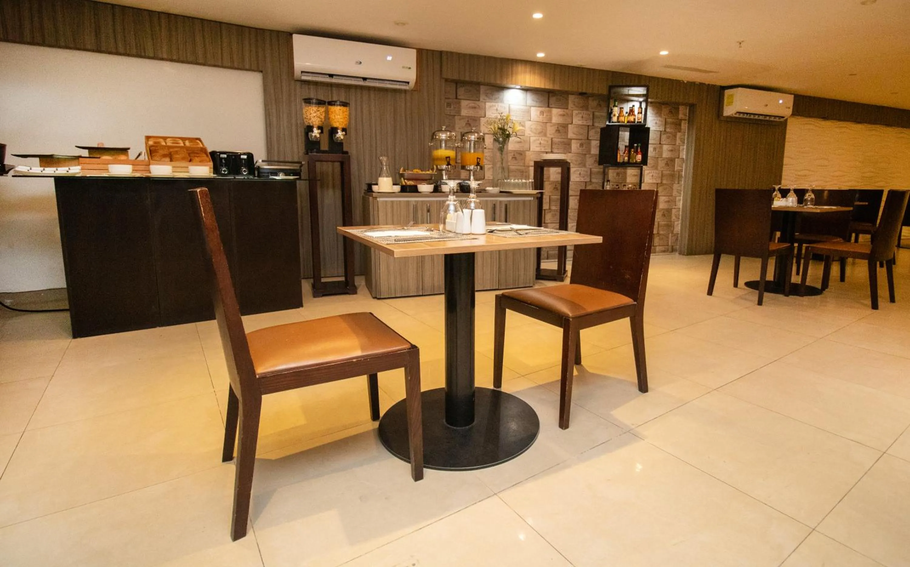 Restaurant/places to eat in Ramada by Wyndham Panama Via Argentina