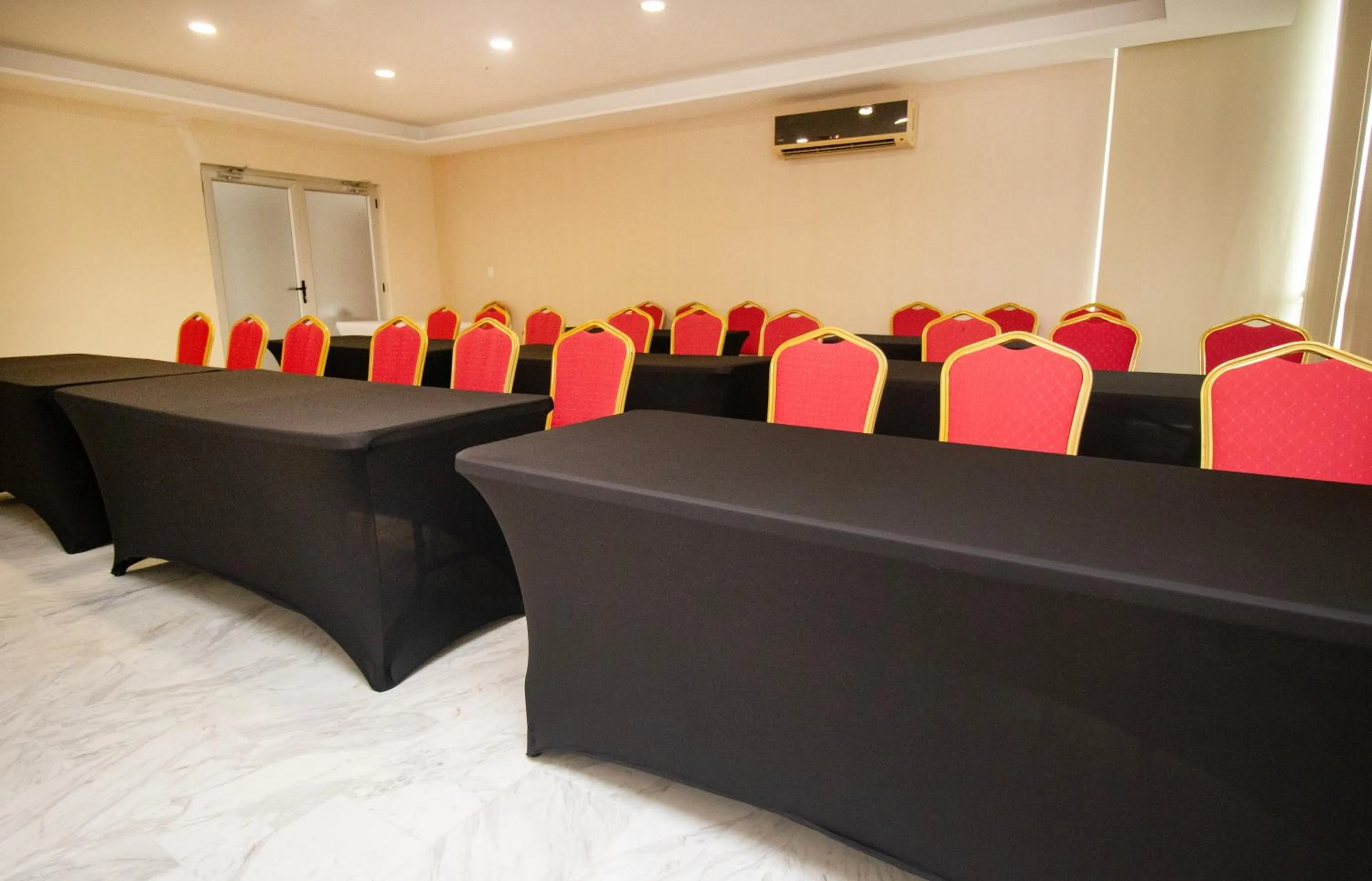 Meeting/conference room in Ramada by Wyndham Panama Via Argentina