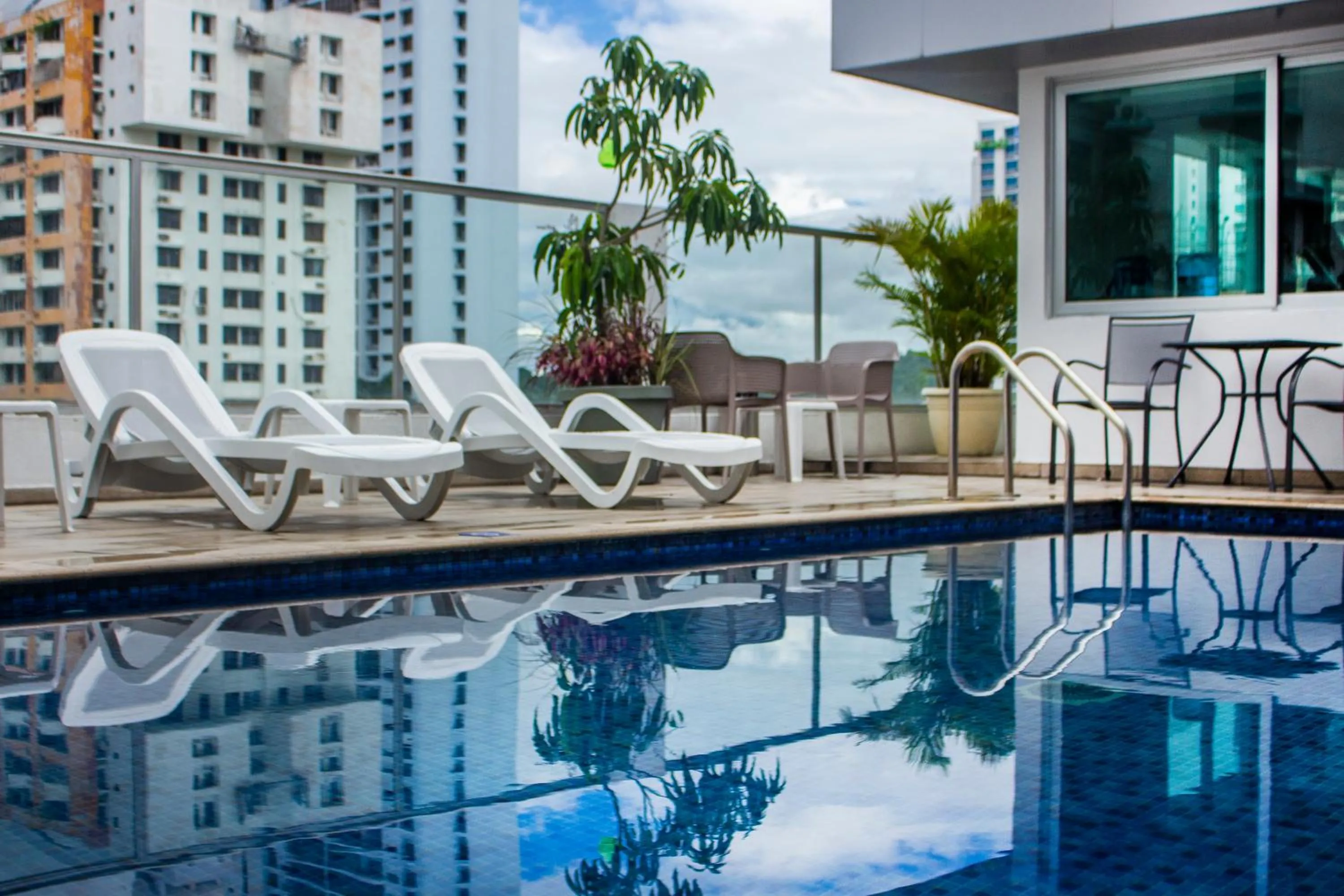 Swimming pool in Ramada by Wyndham Panama Via Argentina