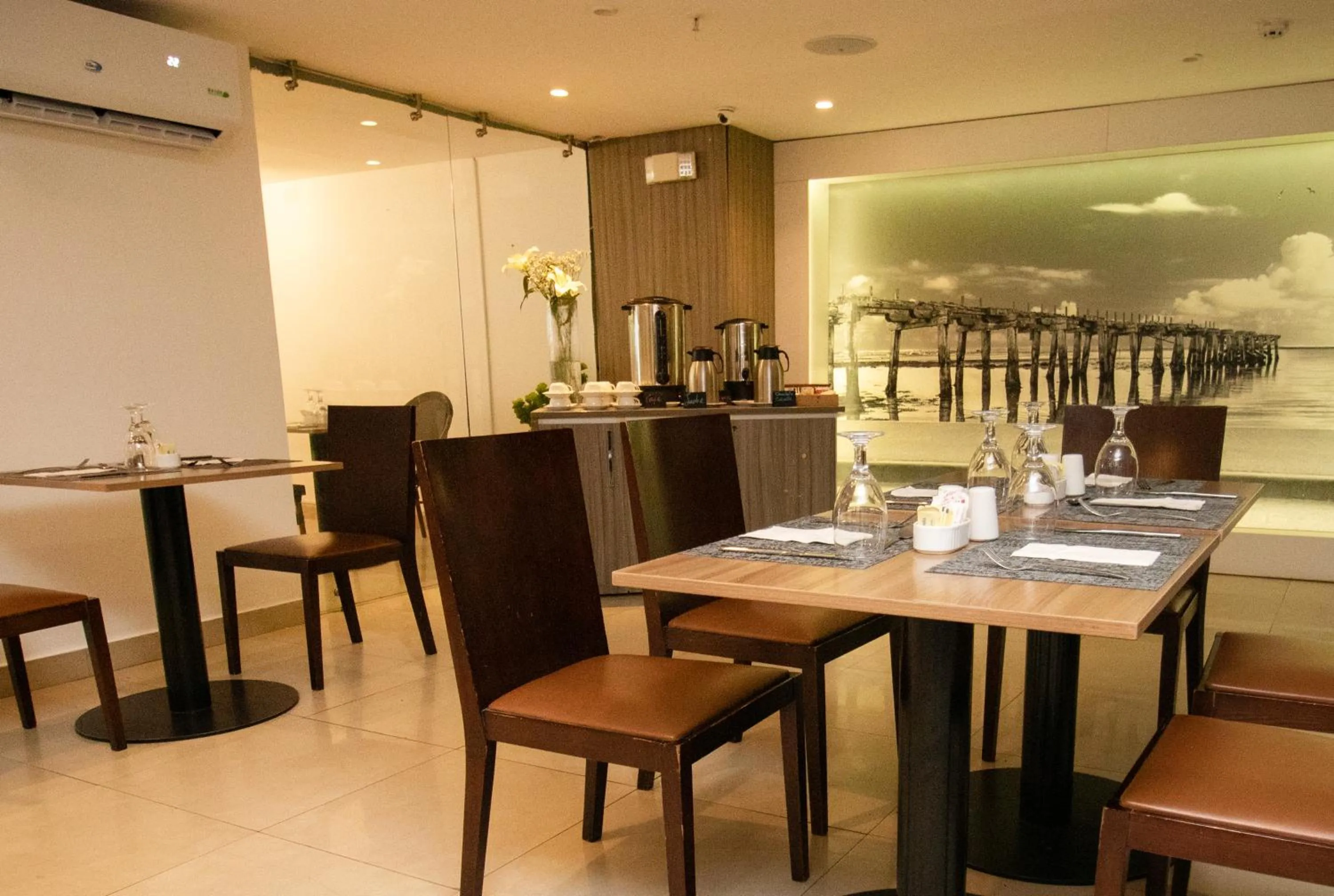 Restaurant/places to eat in Ramada by Wyndham Panama Via Argentina