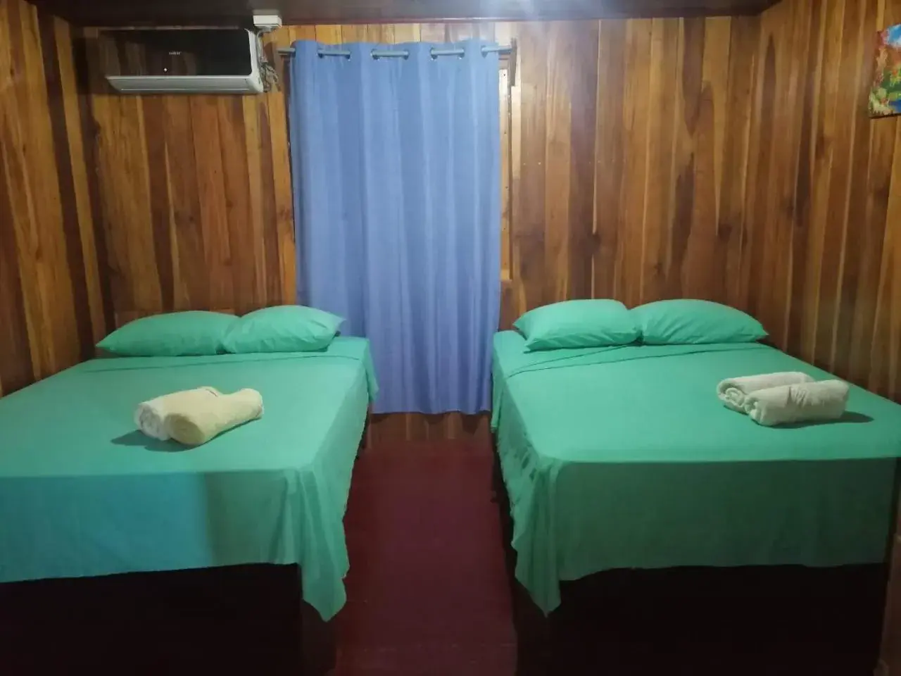 Deluxe Quadruple Room with Private Bathroom in El Jaguar Deluxe Quadruple Room with Private Bathroom in El Jaguar