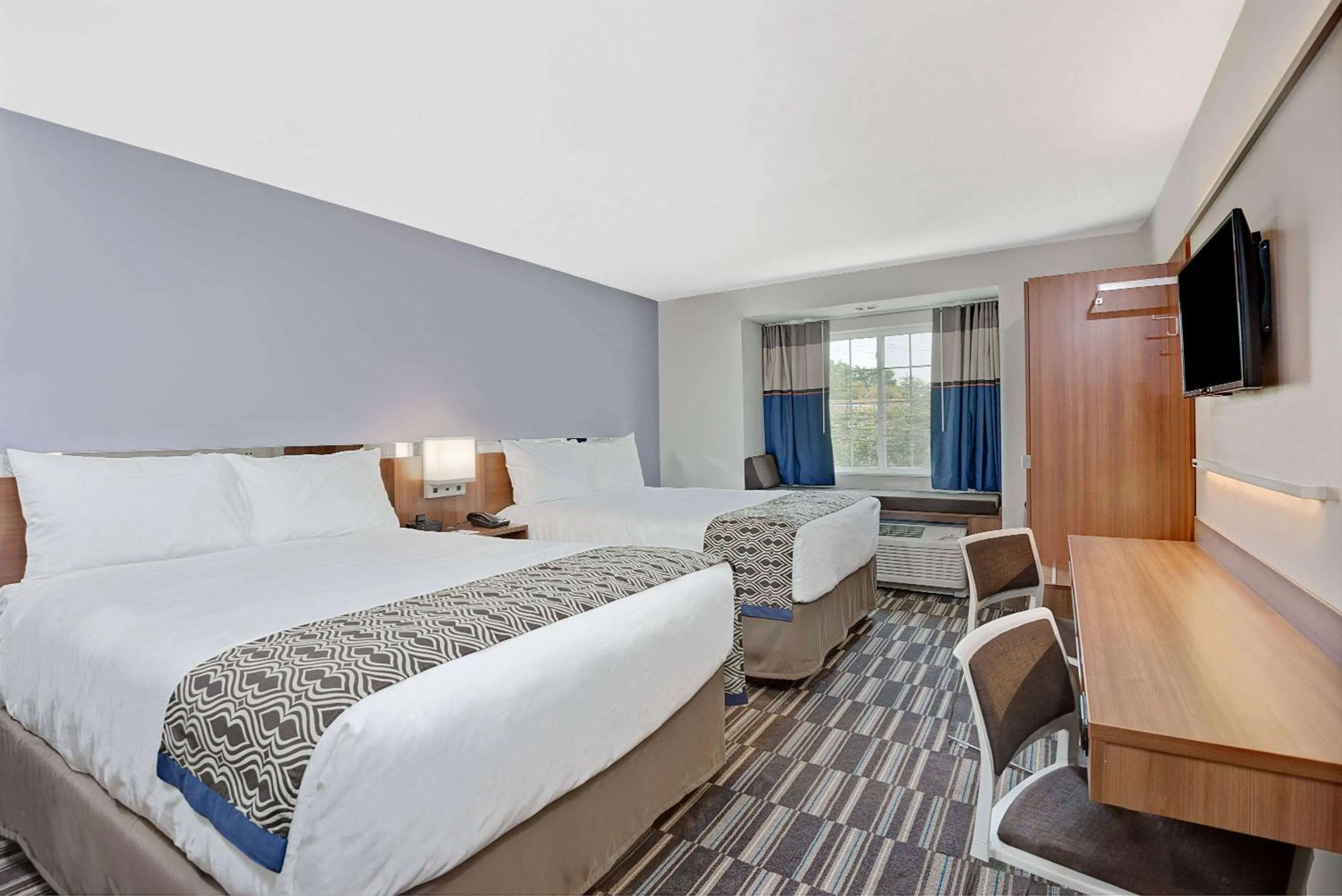 Photo of the whole room, Bed in Microtel Inn & Suites by Wyndham Philadelphia Airport Ridley Park