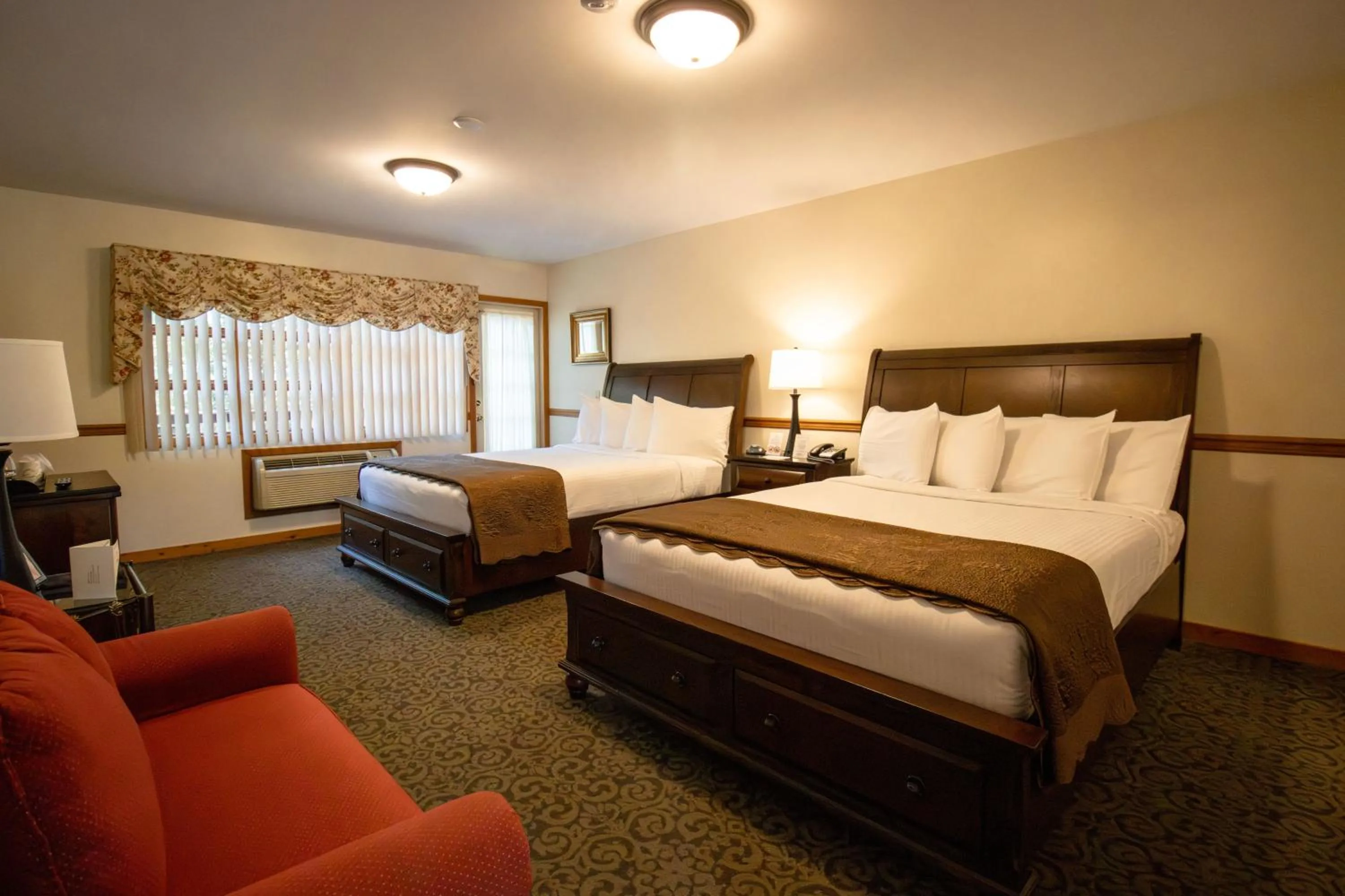 Bedroom, Bed in Stroudsmoor Country Inn