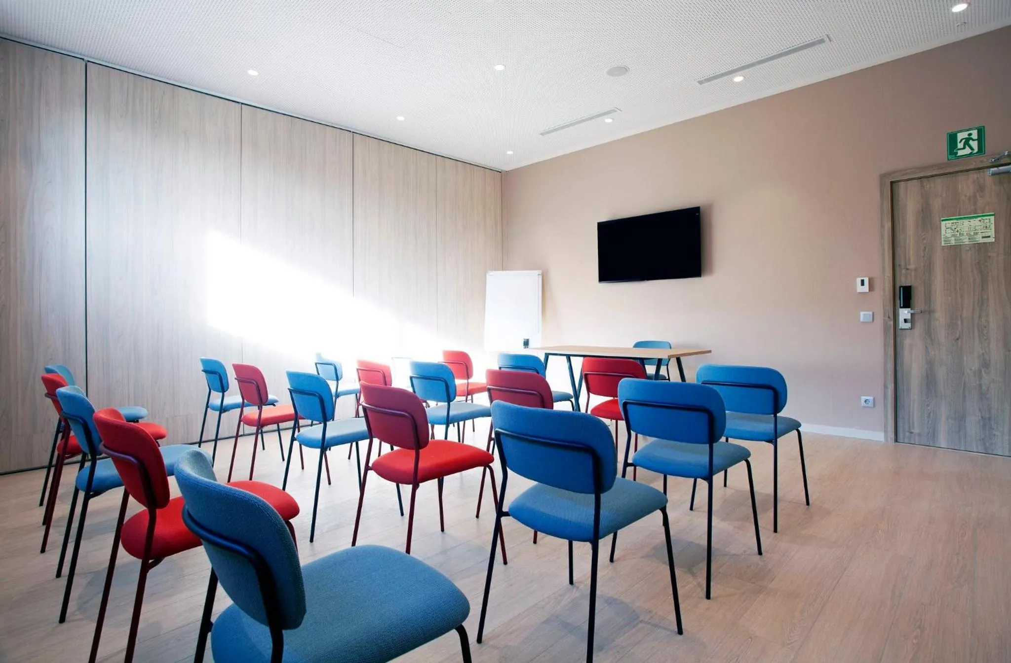 Meeting/conference room in Holiday Inn Express & Suites Barcelona - Sabadell by IHG