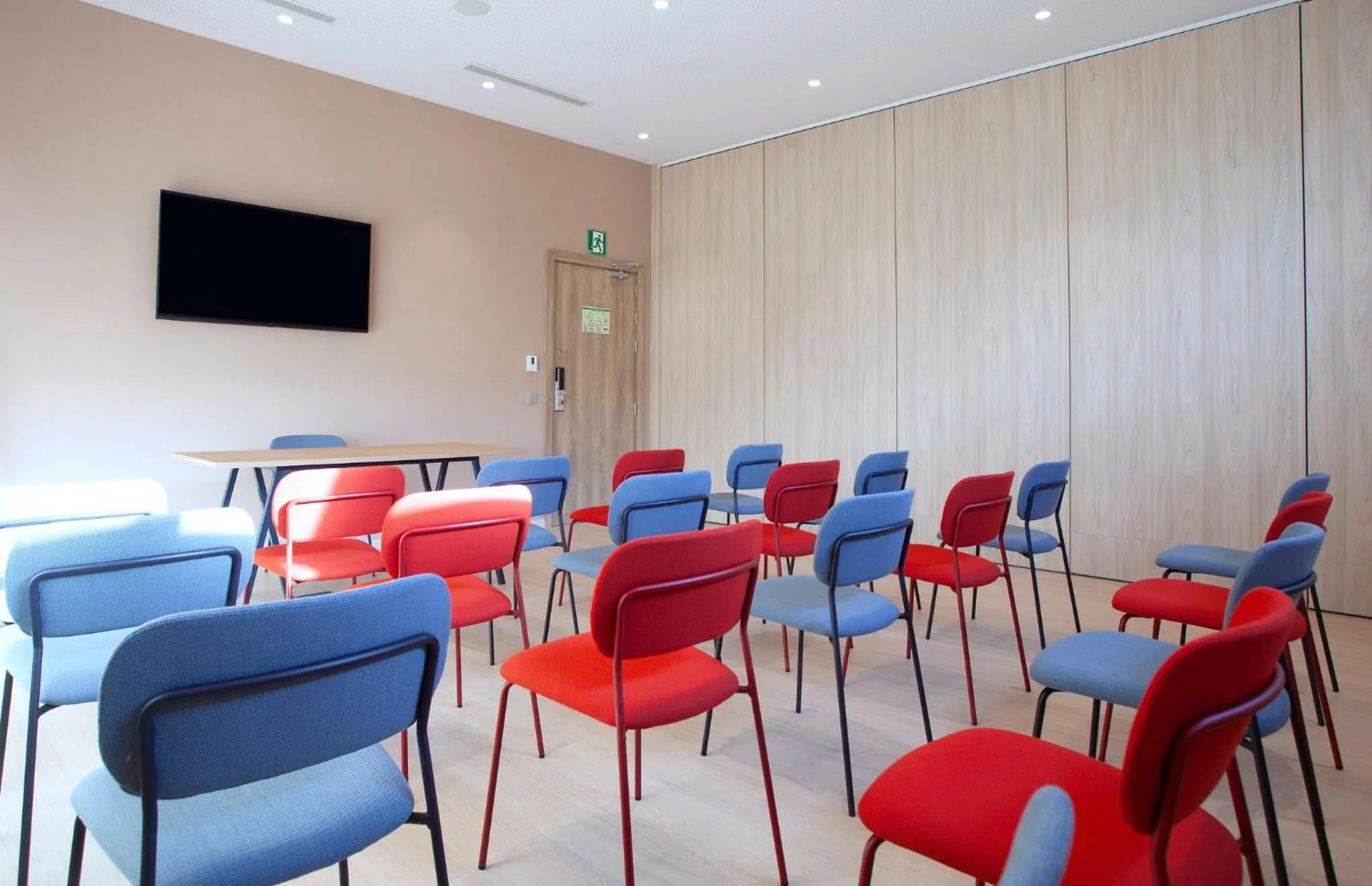 Meeting/conference room in Holiday Inn Express & Suites Barcelona - Sabadell by IHG
