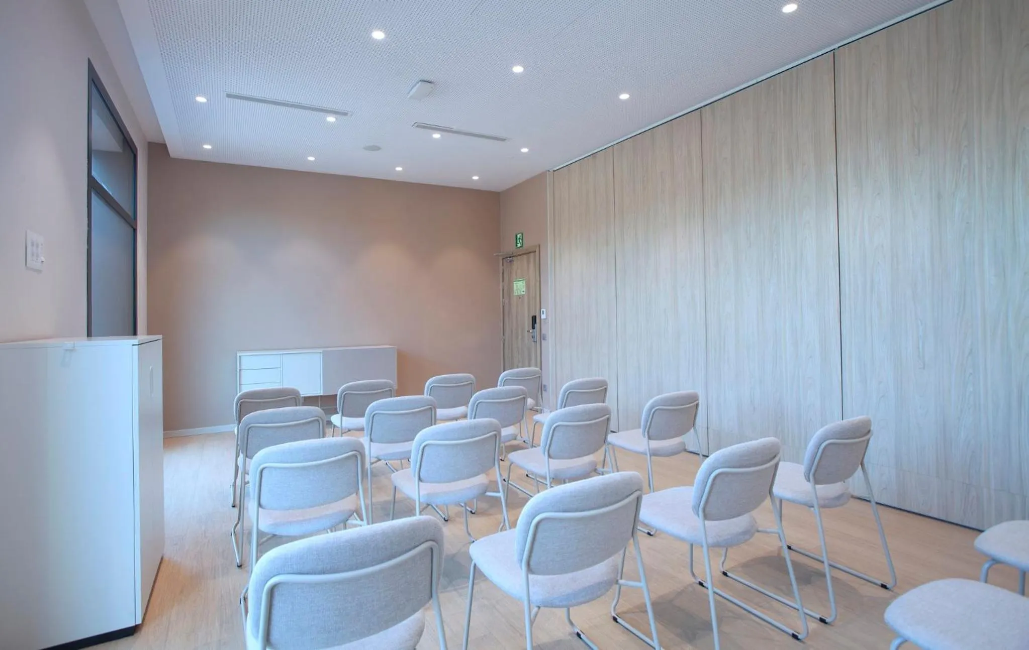Meeting/conference room in Holiday Inn Express & Suites Barcelona - Sabadell by IHG
