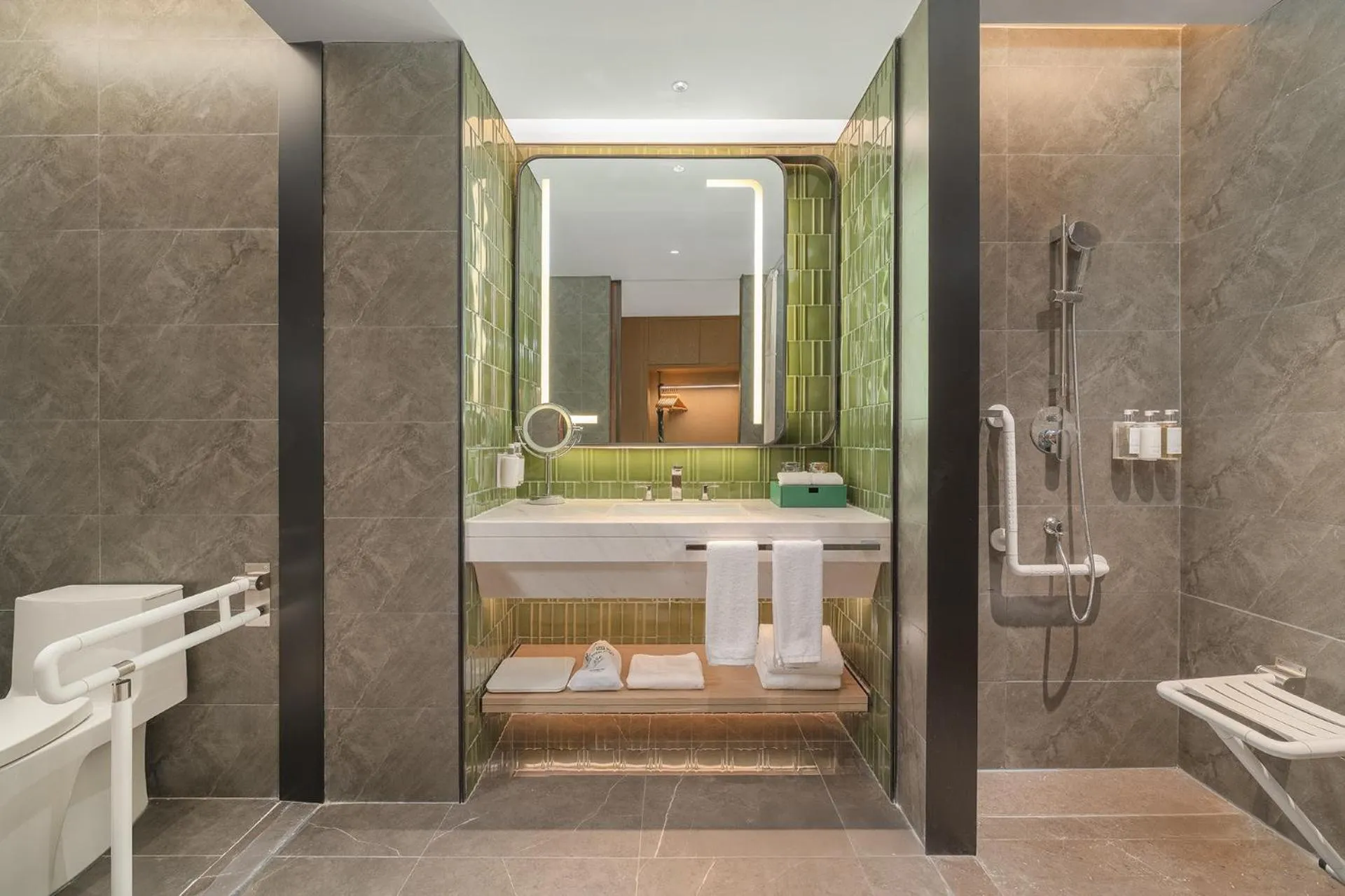 Toilet in Holiday Inn Wenzhou Airport by IHG