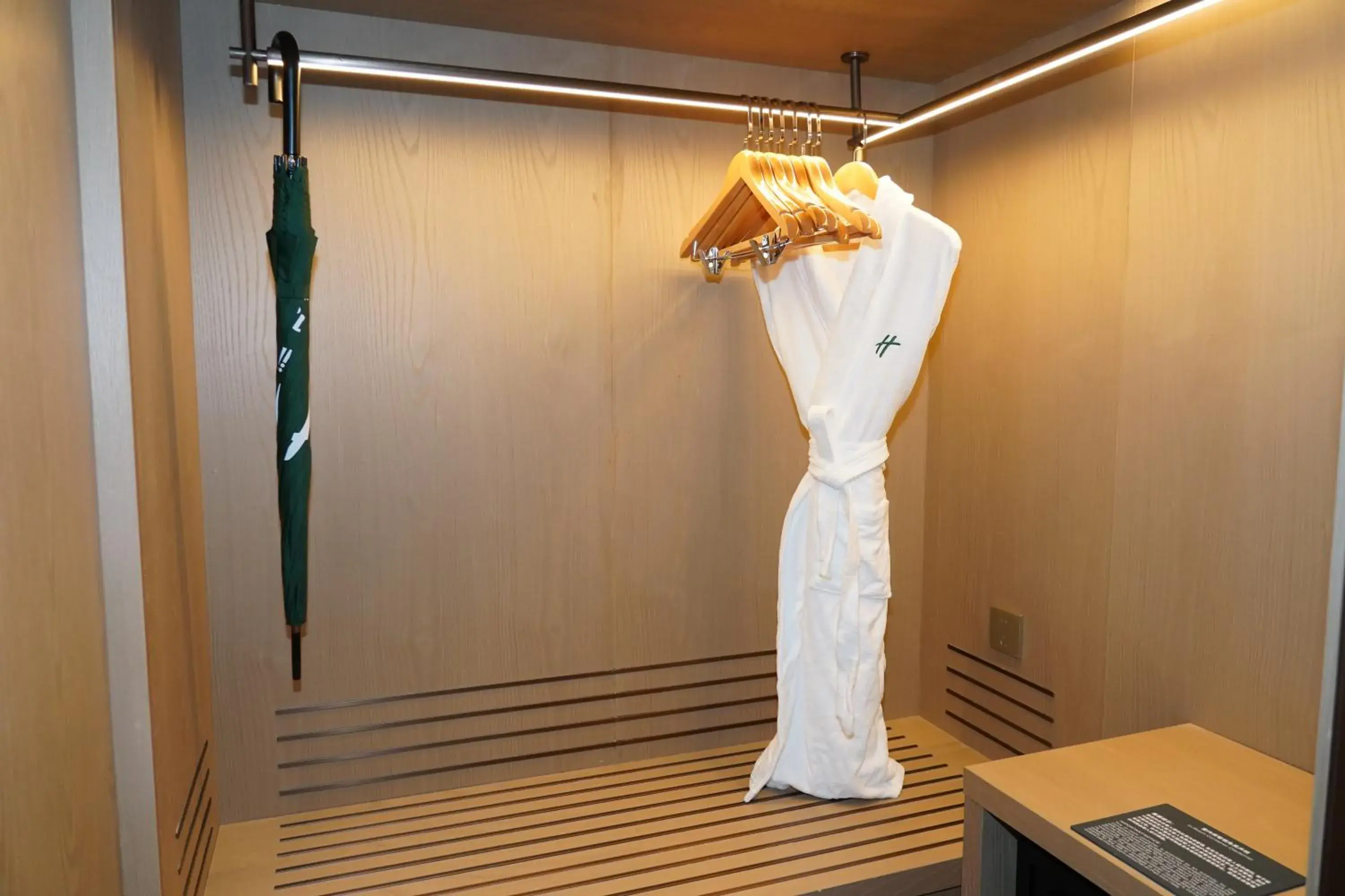 Standard King Room in Holiday Inn Wenzhou Airport by IHG Standard King Room in Holiday Inn Wenzhou Airport by IHG