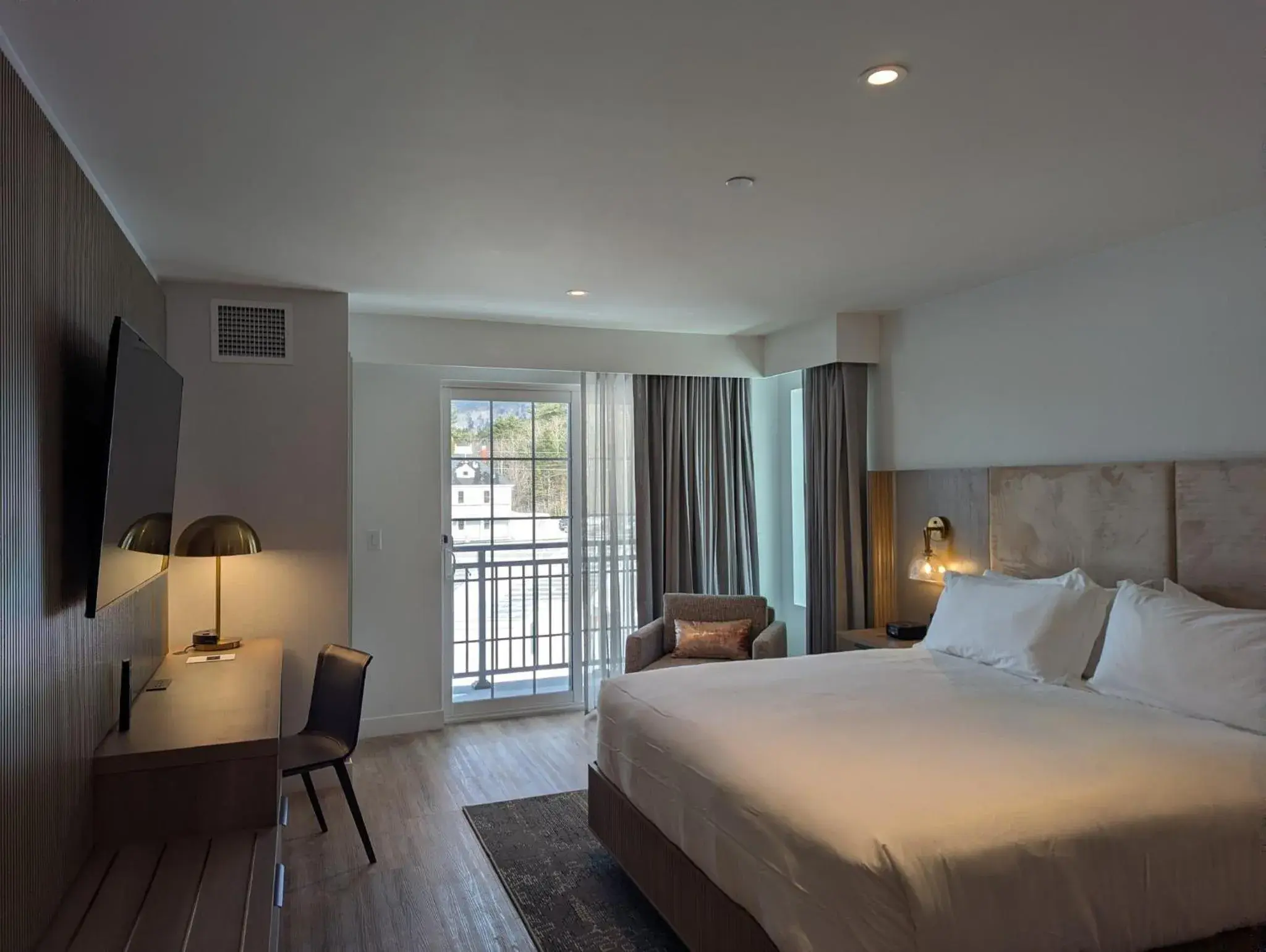 Premium King Room with Balcony and Mount Washington View in Hotel Indigo North Conway by IHG Premium King Room with Balcony and Mount Washington View in Hotel Indigo North Conway by IHG