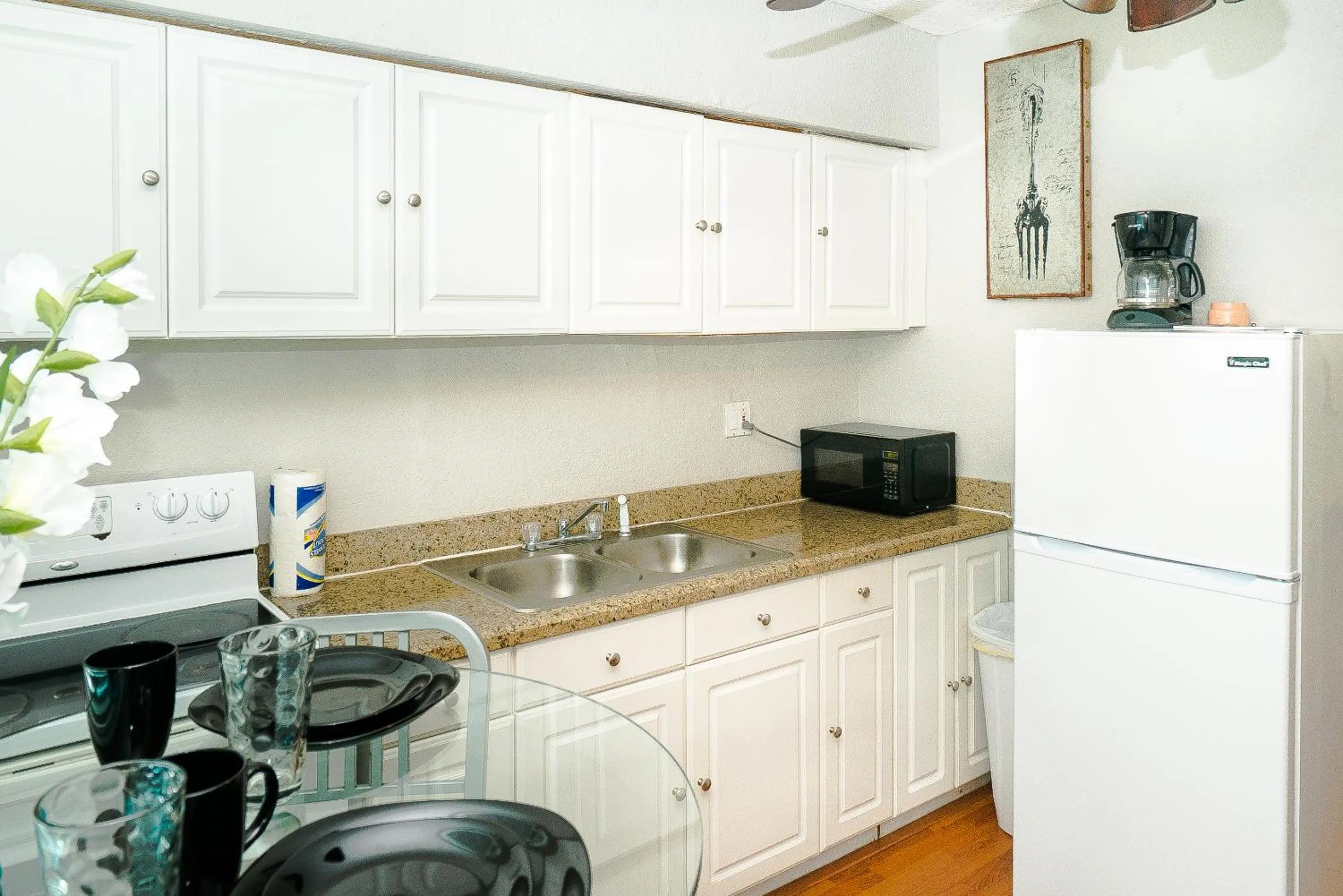 Kitchen or kitchenette in 713 Miami Beach Apartments