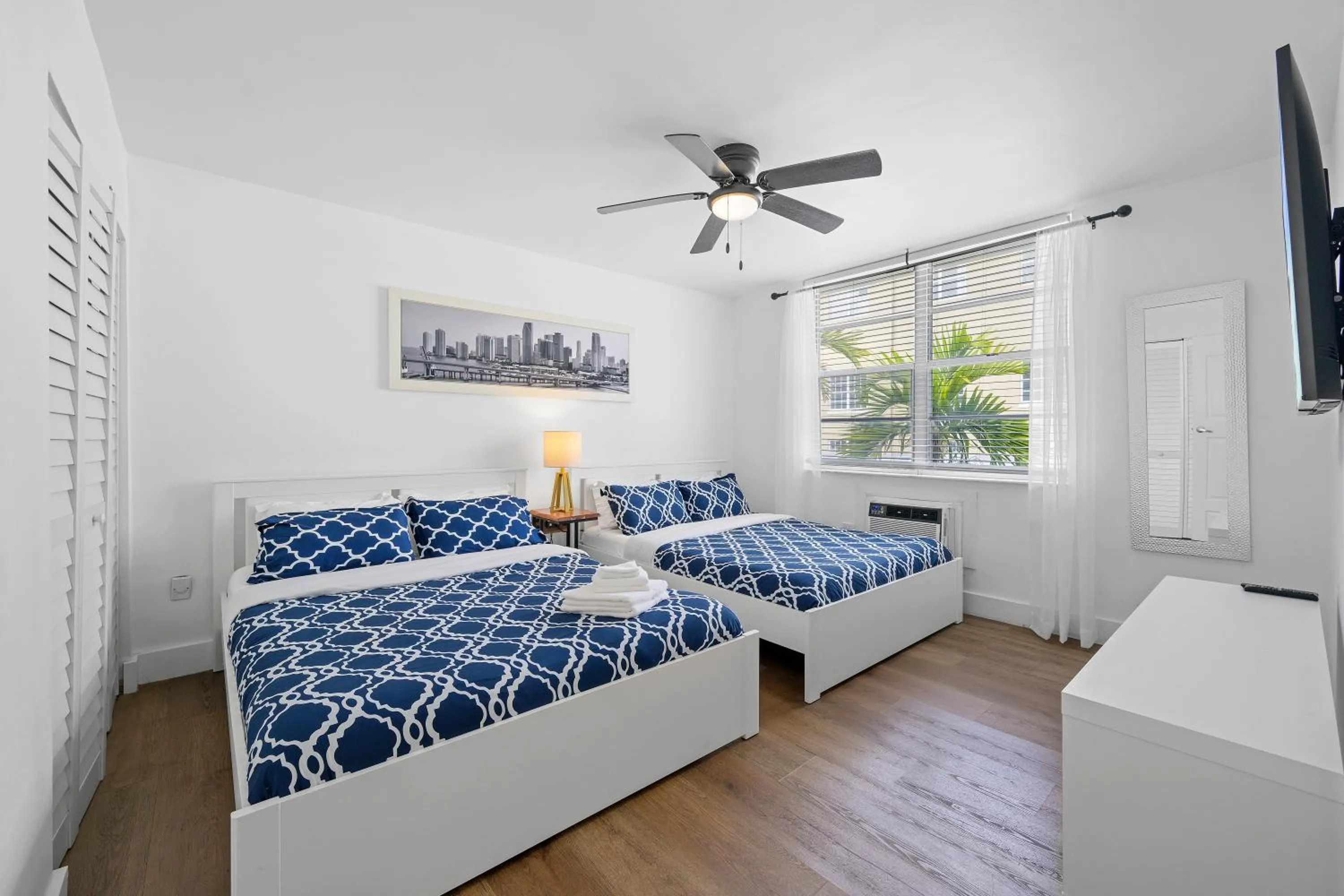 Bed in 713 Miami Beach Apartments