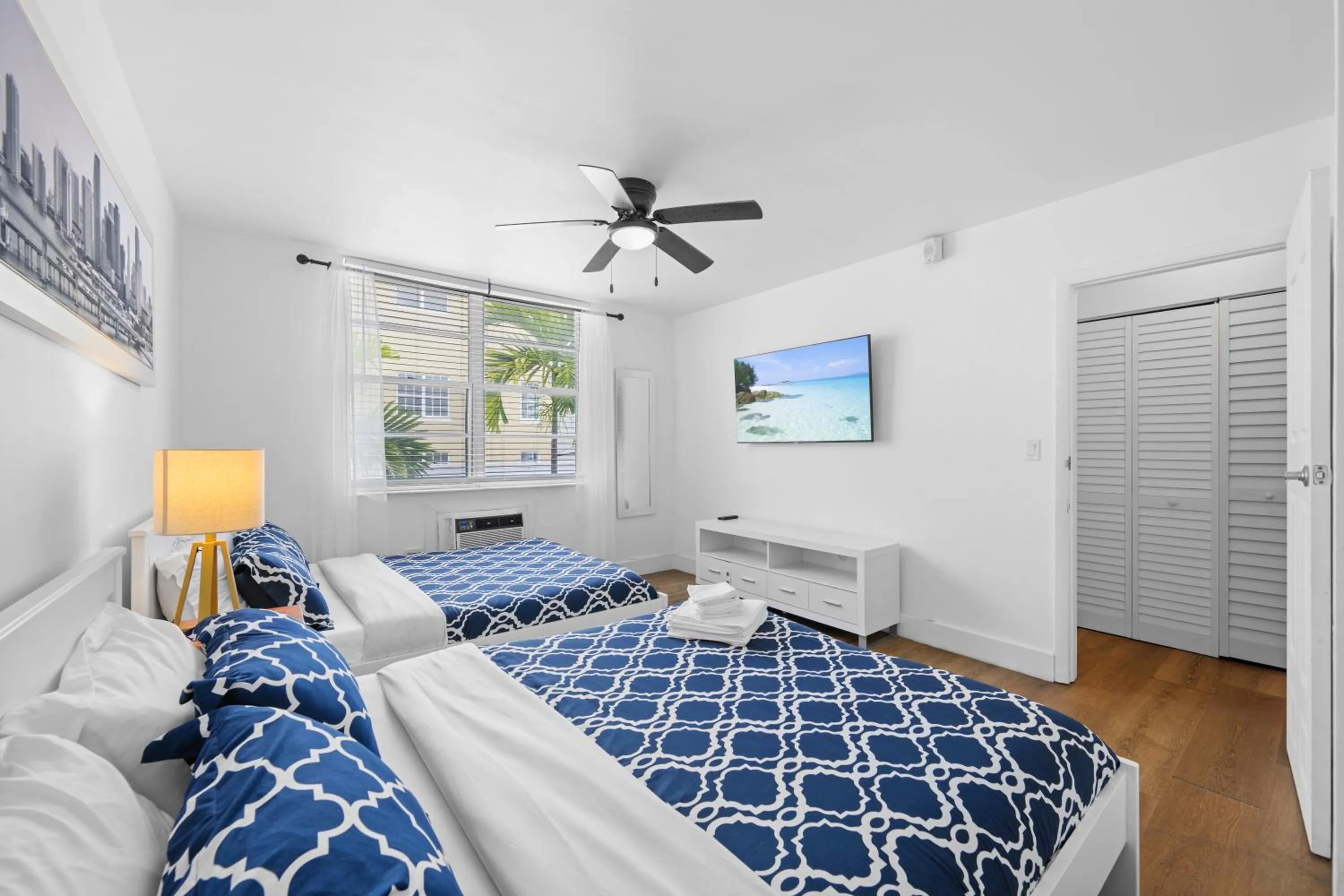 Bed in 713 Miami Beach Apartments