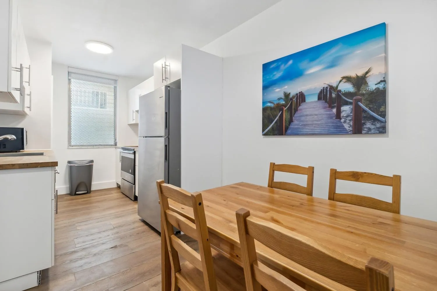 Kitchen or kitchenette in 713 Miami Beach Apartments