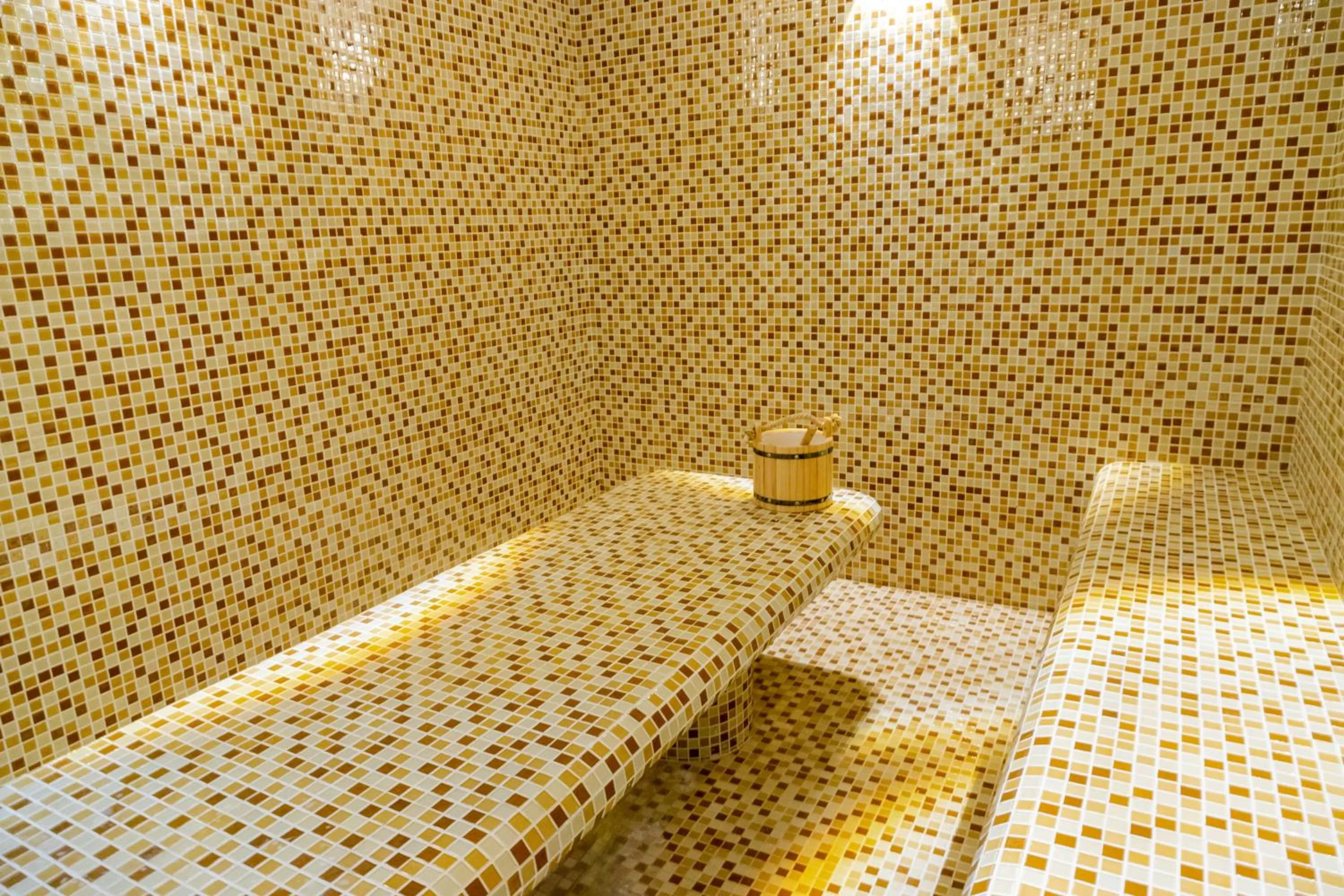 Steam room, Bed in Karvon Plaza Hotel