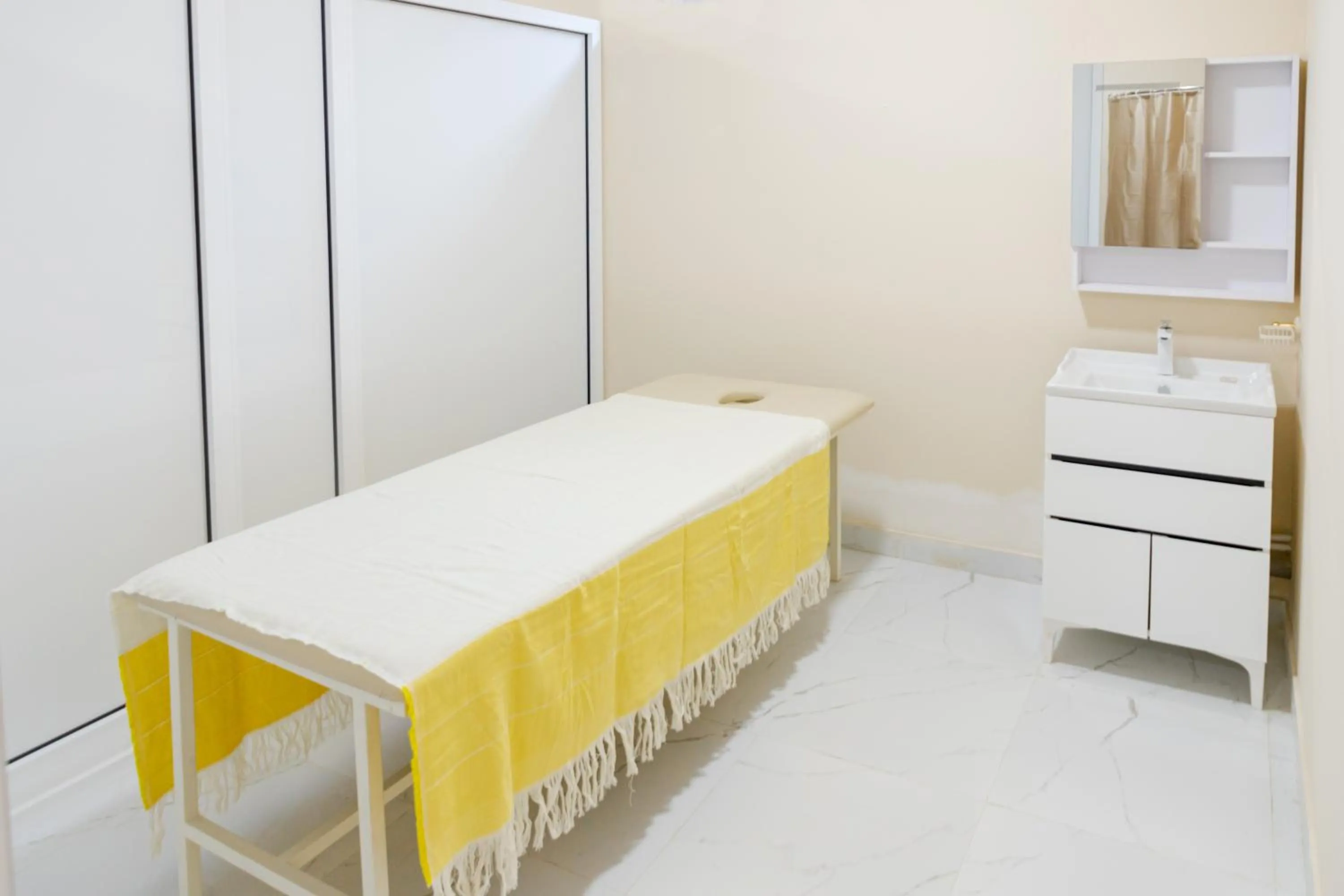 Massage, Bed in Karvon Plaza Hotel