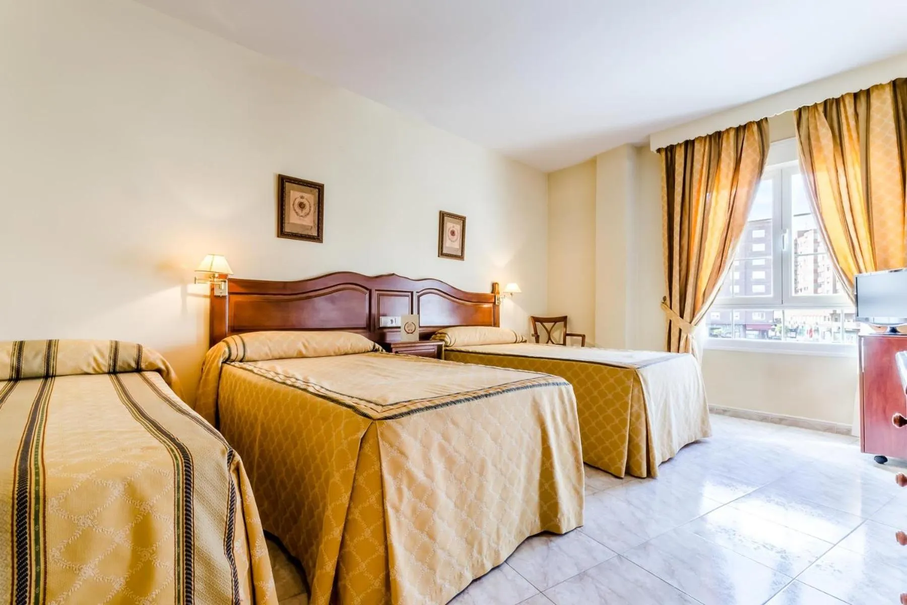 Bedroom, Bed in Roma Aurea