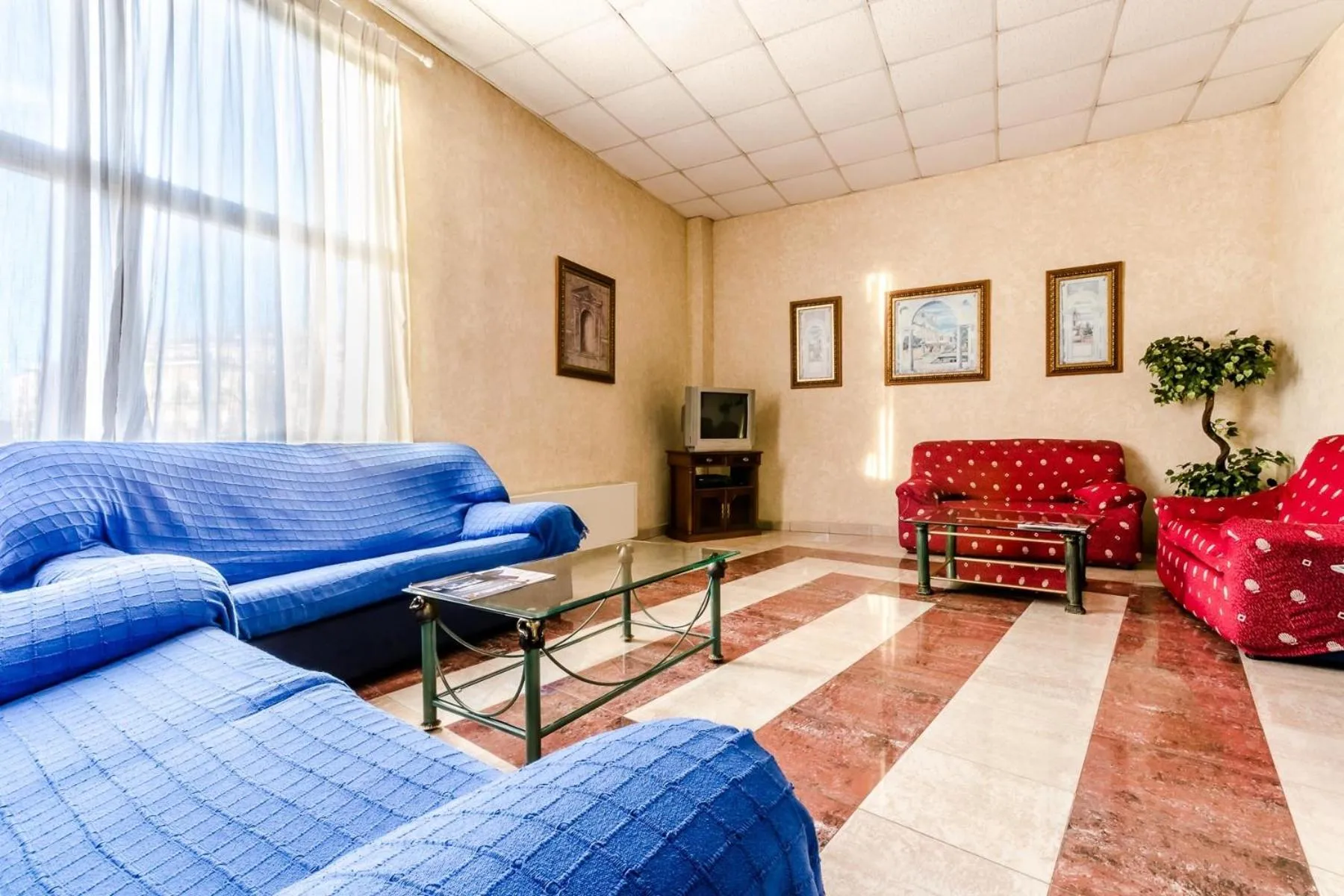 Communal lounge/ TV room in Roma Aurea
