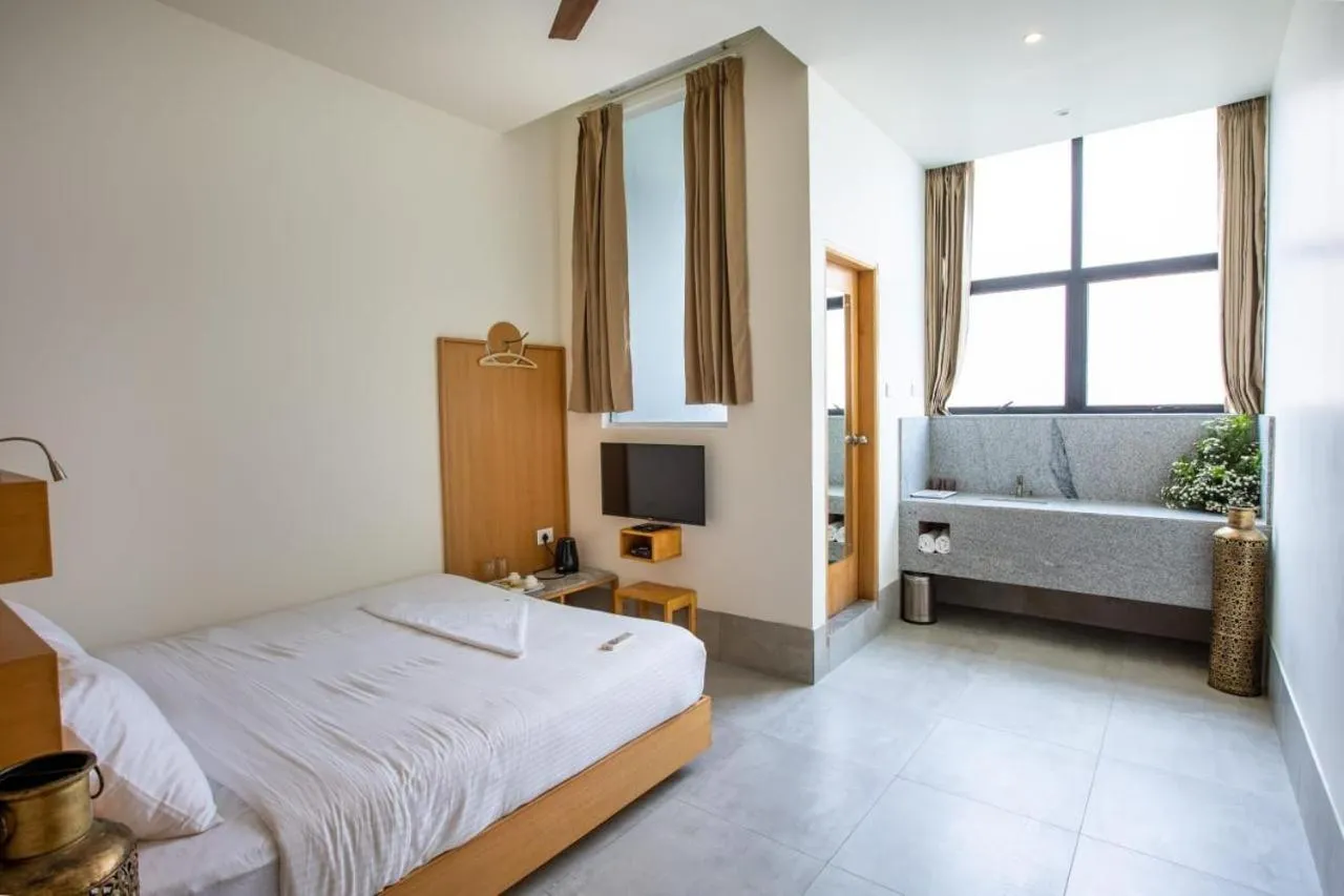 Bed in THE QUARTERS BUSINESS Hotel