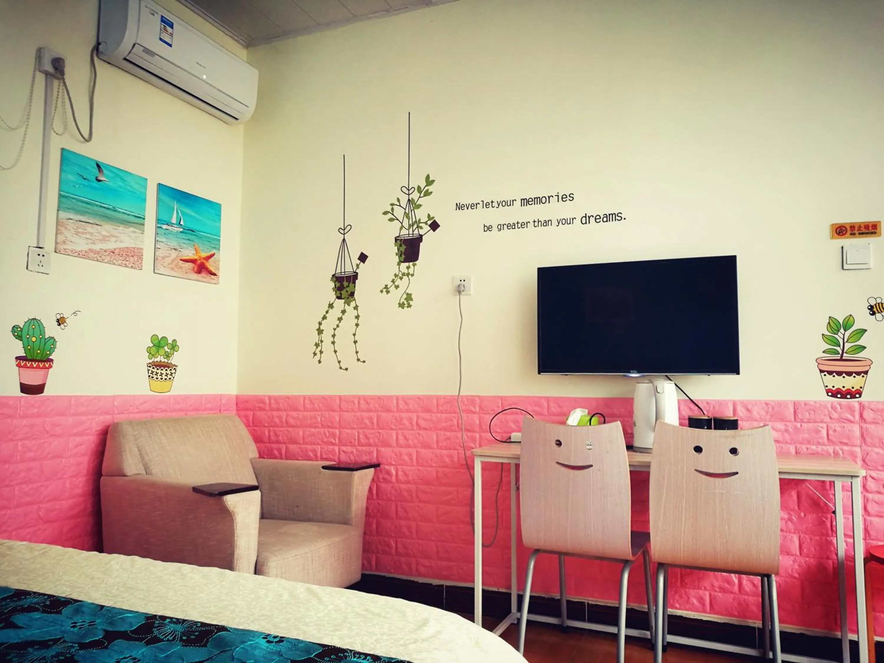 bunk bed, Bed in Beijing Badaling Great Wall Caos Courtyard Hostel 1VIP service 2Ancient style Chinese yard 3 only 15 minutes walk to the Badaling Great Wall 4 be your free advisor 5 offer private guided tour 6 experience local food and culutre