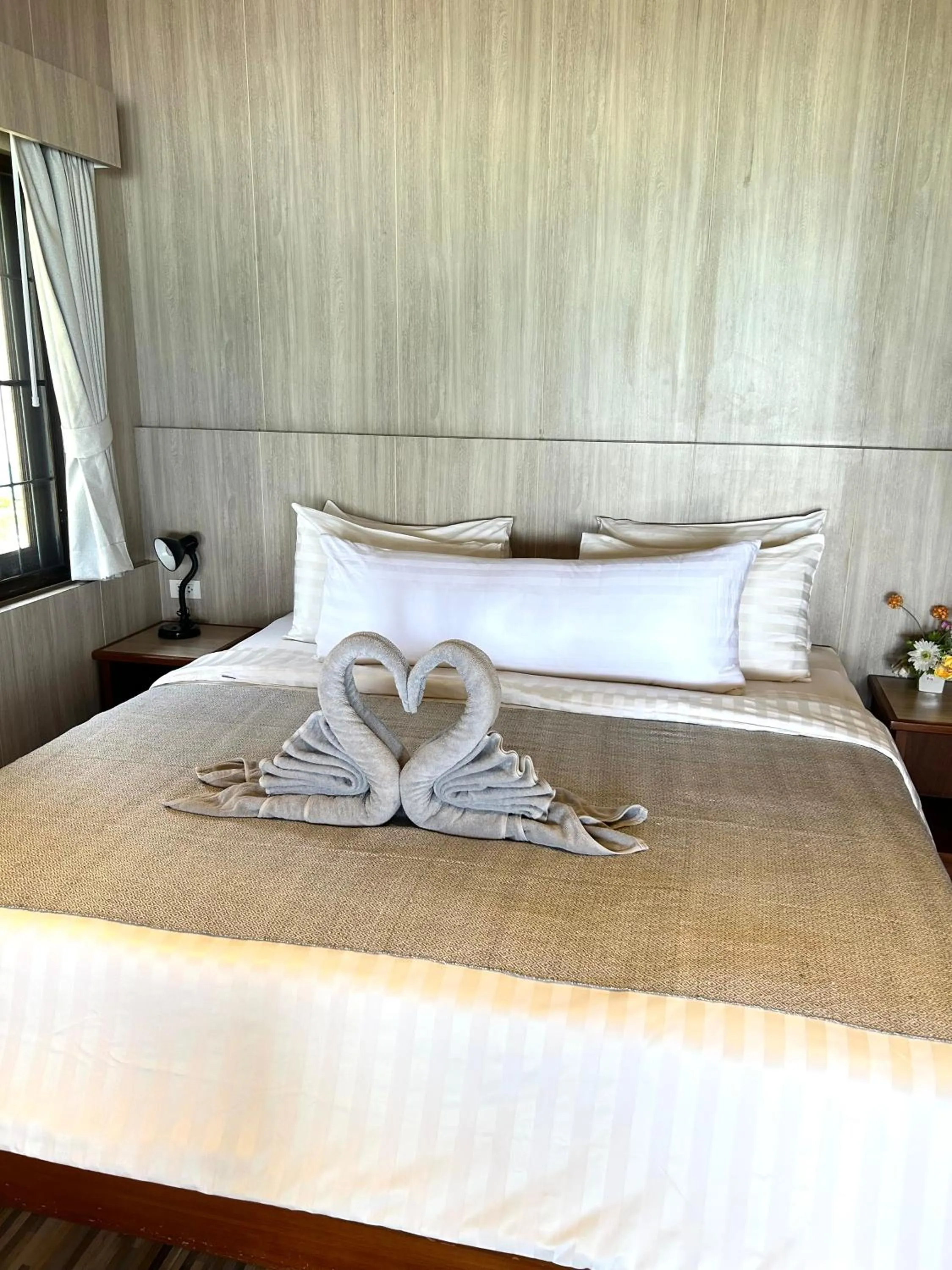 Bed in Kai Bae Beach Resort Koh Chang