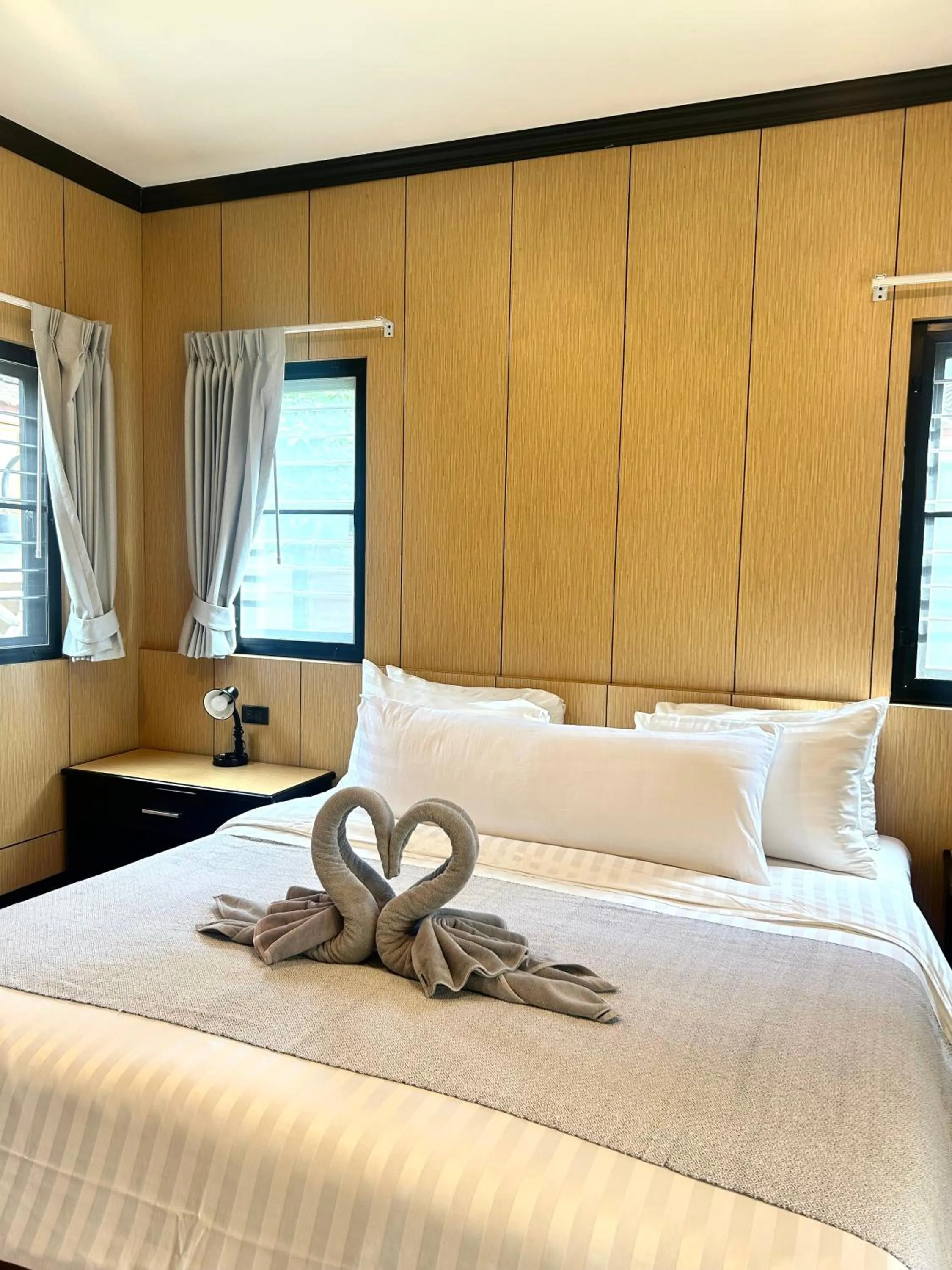 Bed in Kai Bae Beach Resort Koh Chang