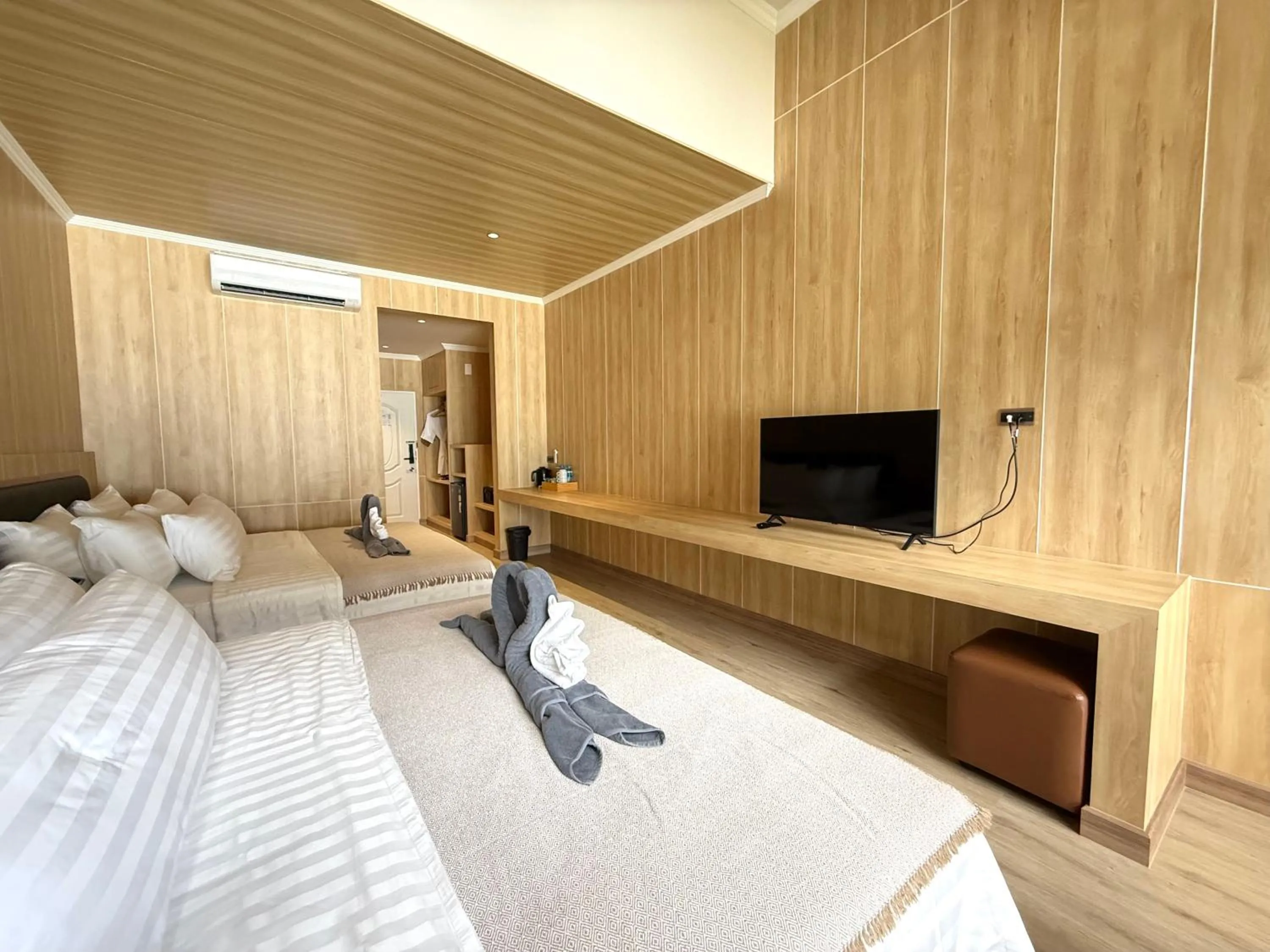 Bed in Kai Bae Beach Resort Koh Chang