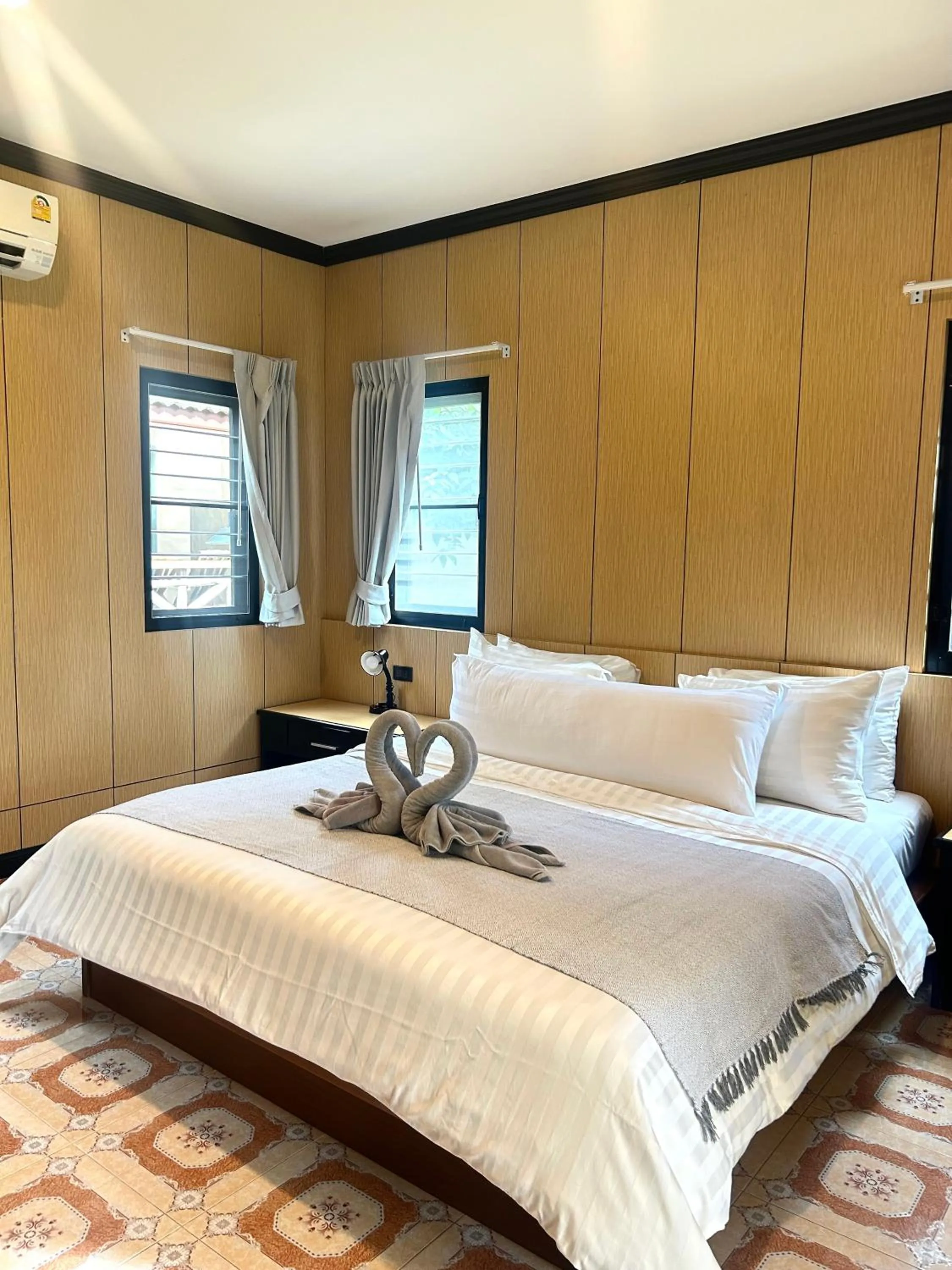 Bed in Kai Bae Beach Resort Koh Chang