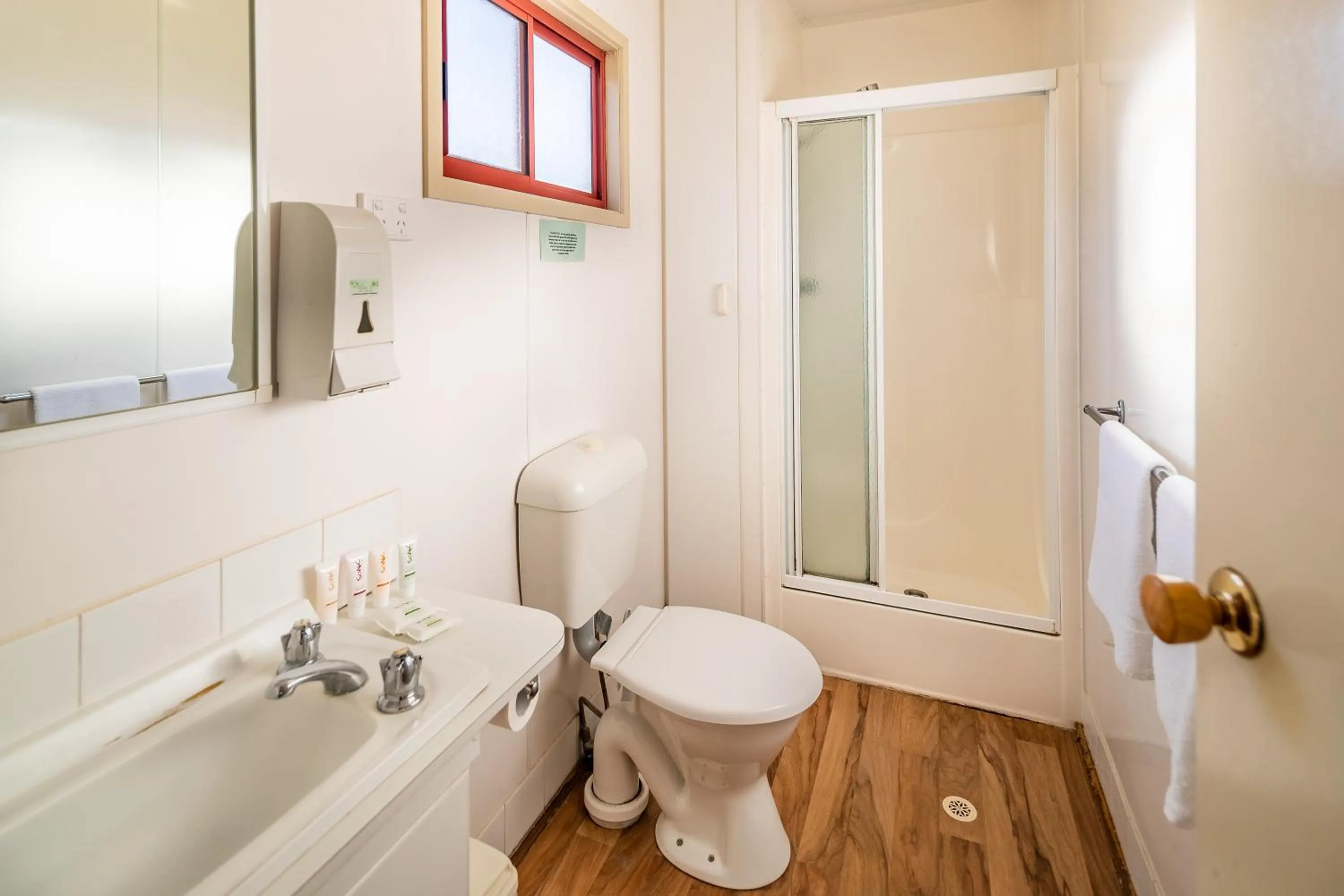 1 Bedroom Kookaburra Cabin in Ingenia Holidays Sydney Hills