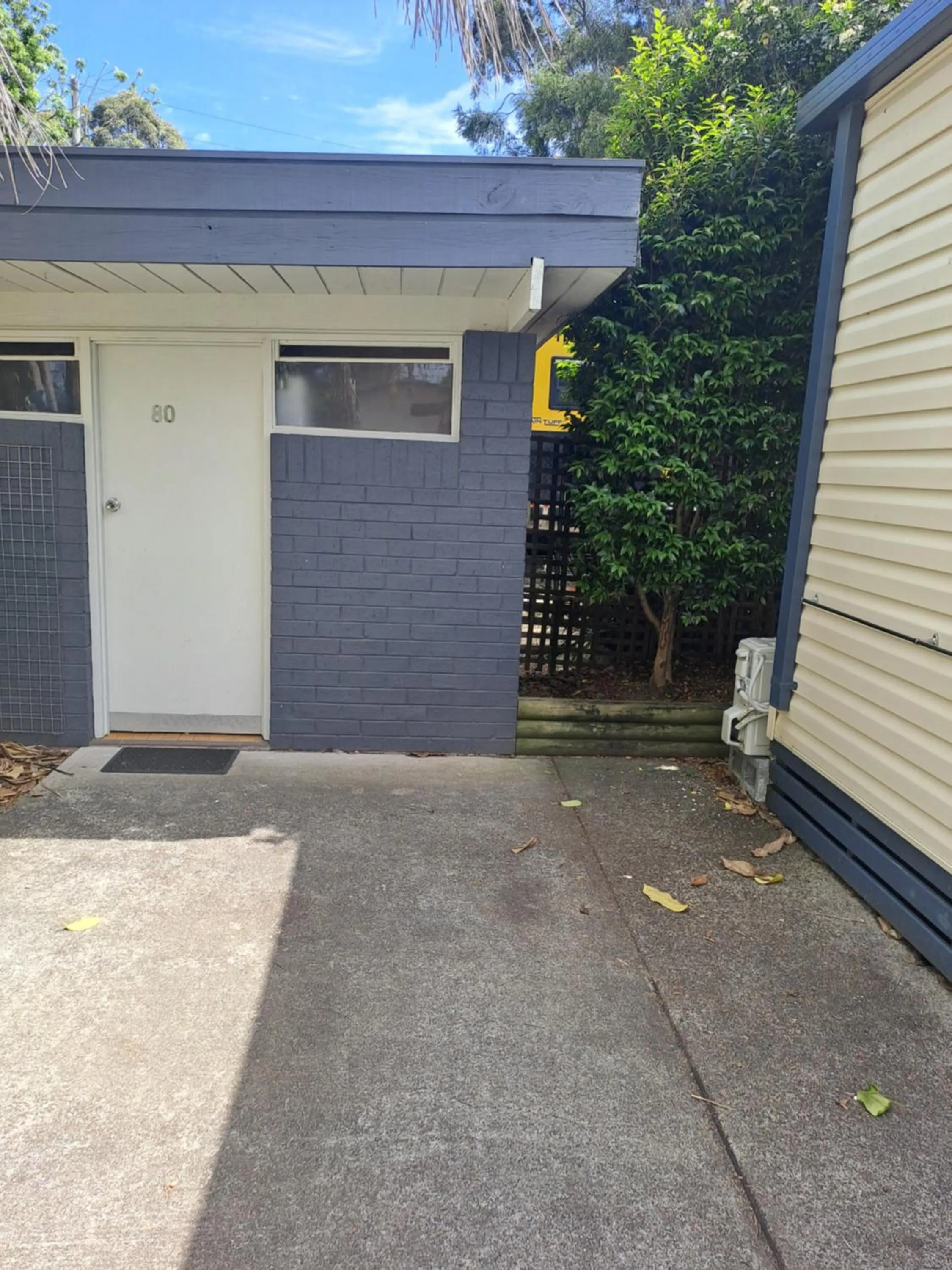 1 Bedroom Wren Cabin (Private External Bathroom) in Ingenia Holidays Sydney Hills