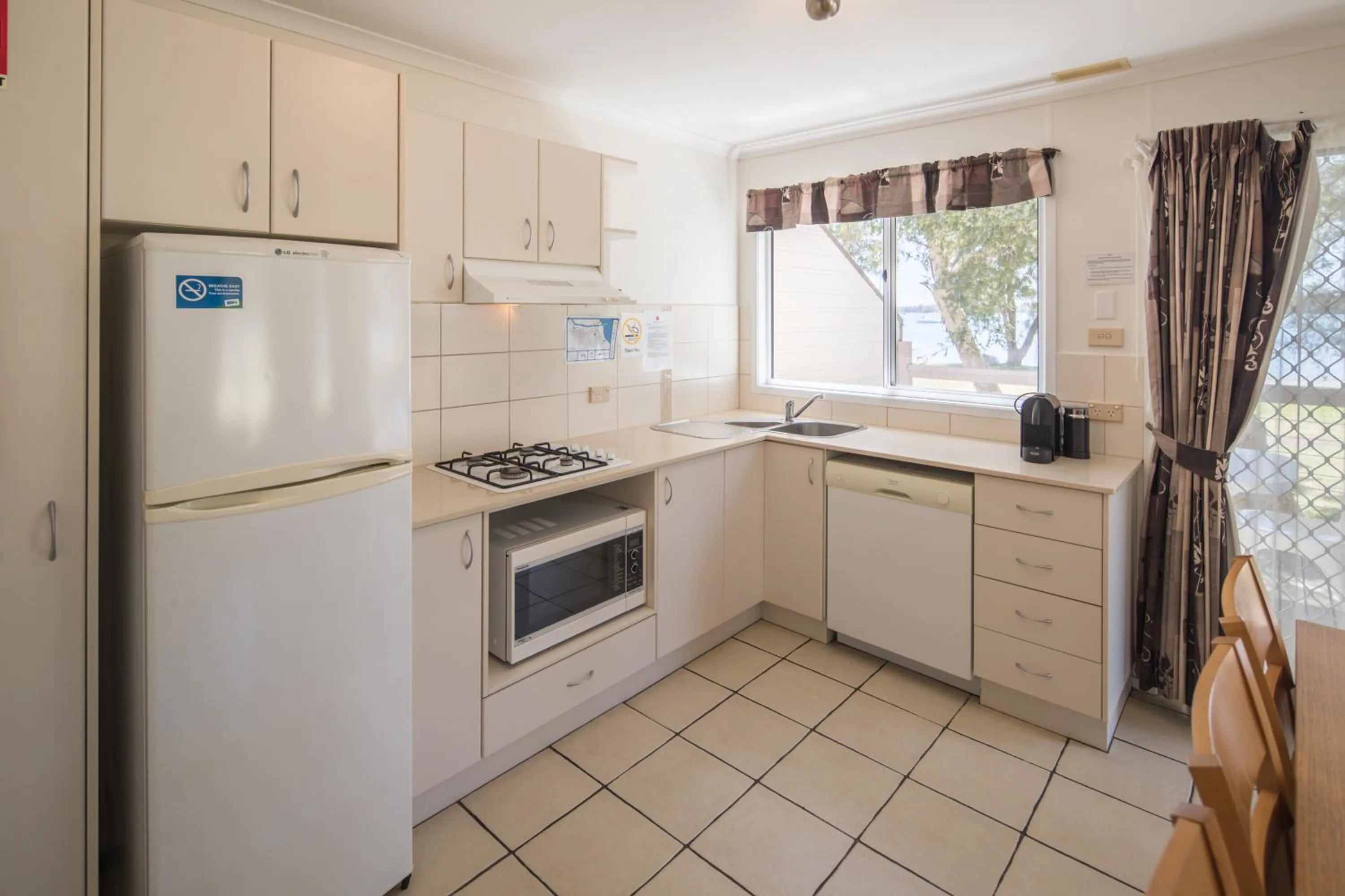 Kitchen or kitchenette in Ingenia Holidays Lake Macquarie