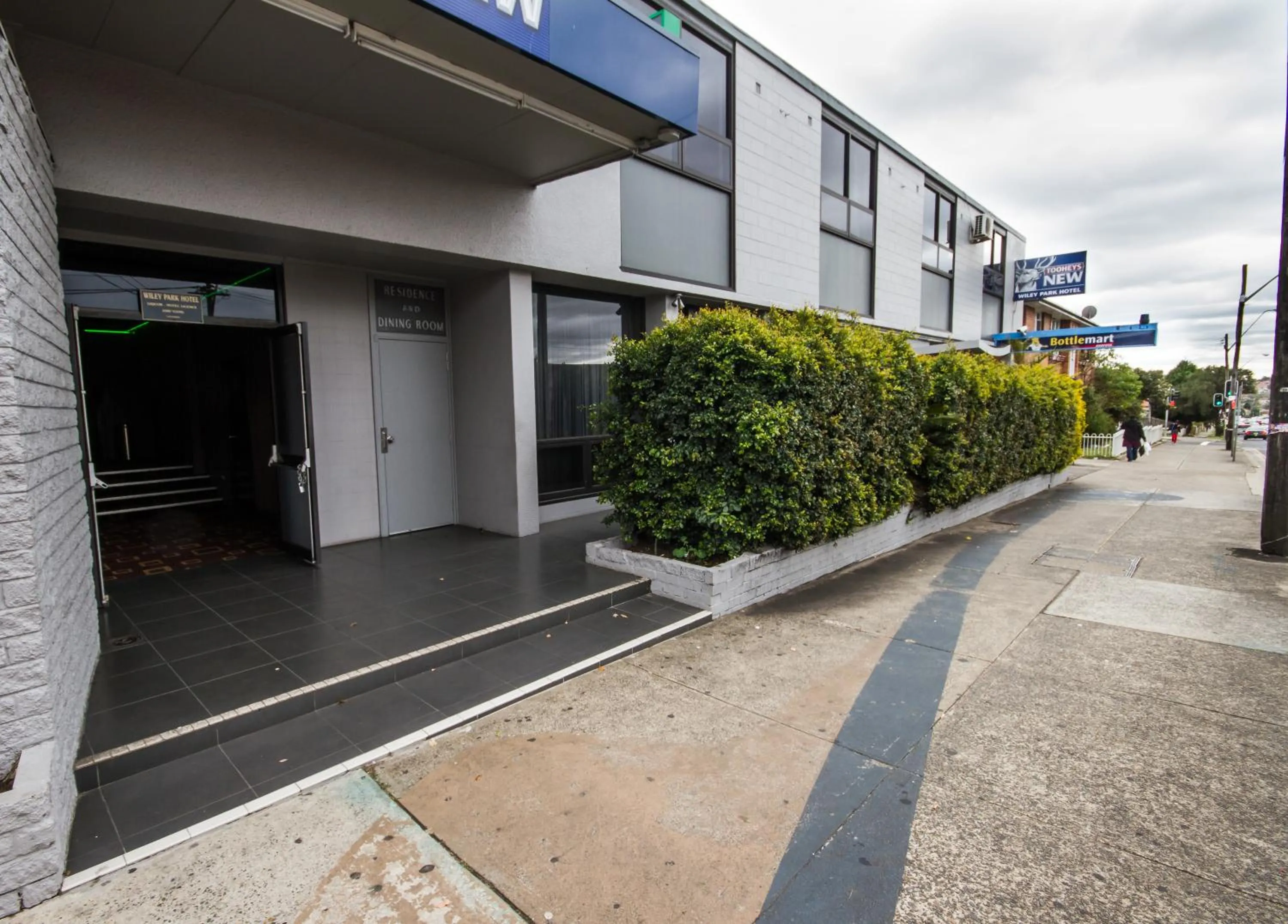 Facade/entrance in Wiley Park Hotel