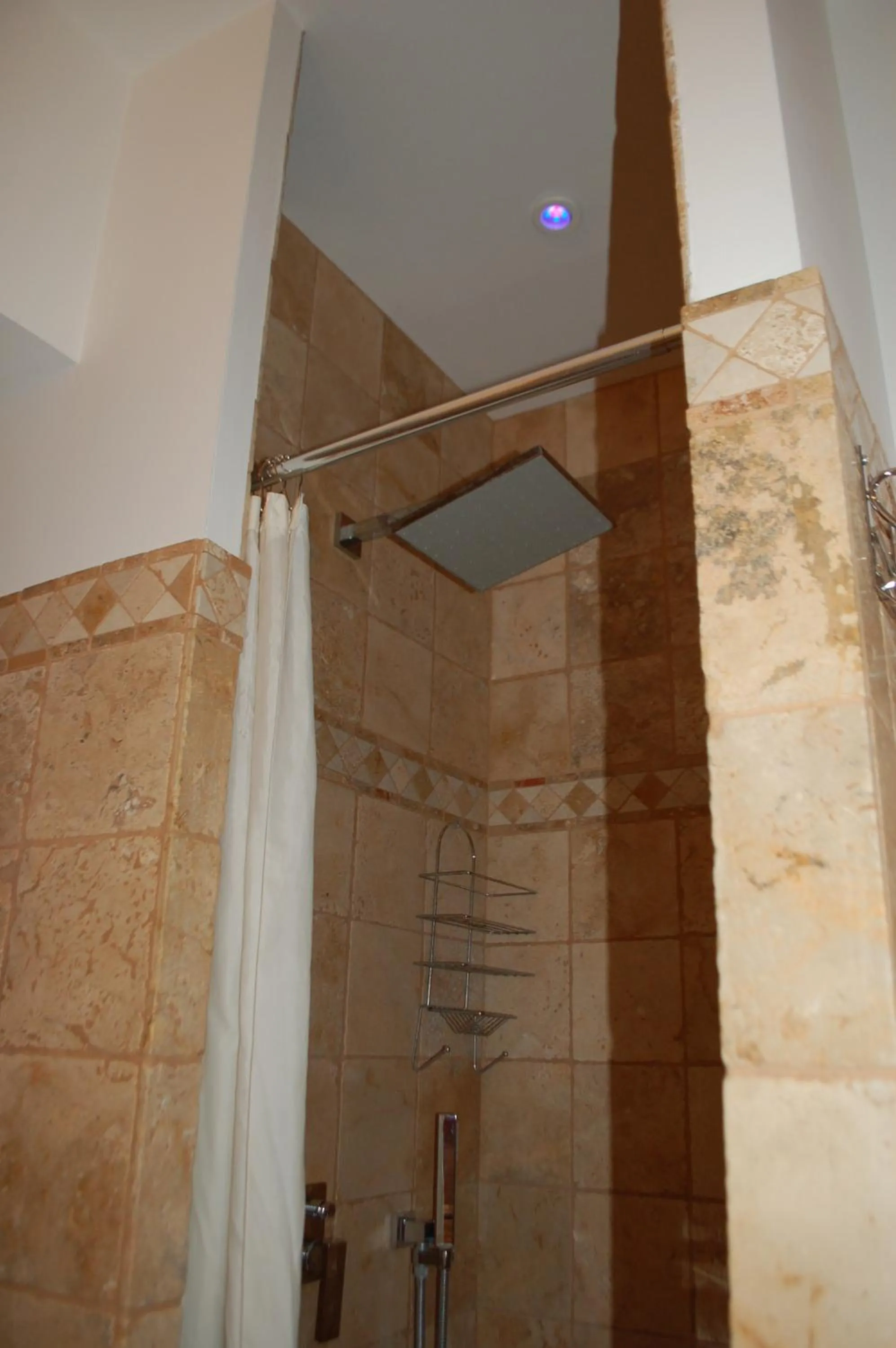 Shower in La Lézardière