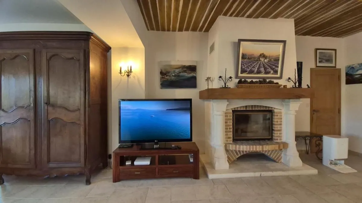 TV and multimedia in La Lézardière