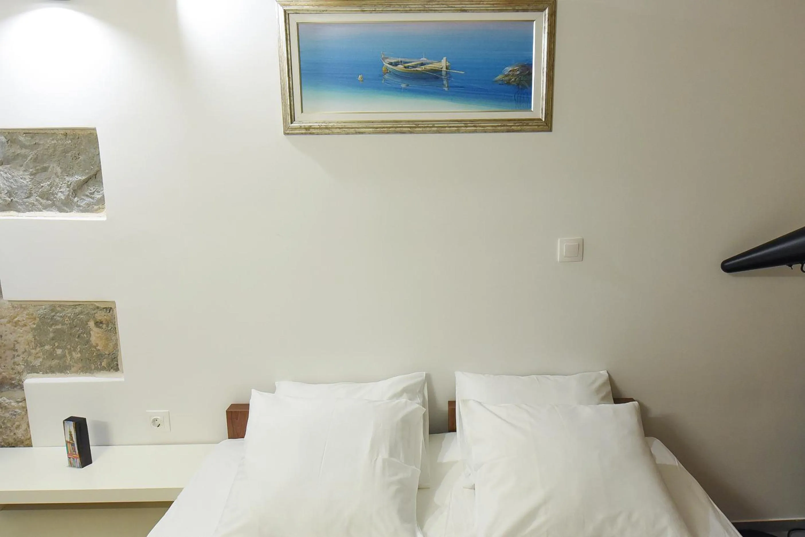 Bedroom, Bed in Pylon Rooms