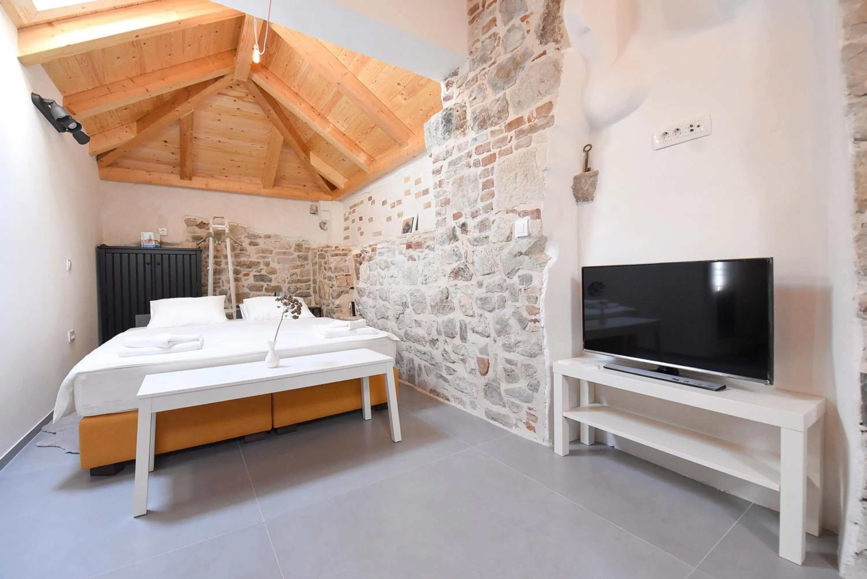 Bedroom, Bed in Pylon Rooms