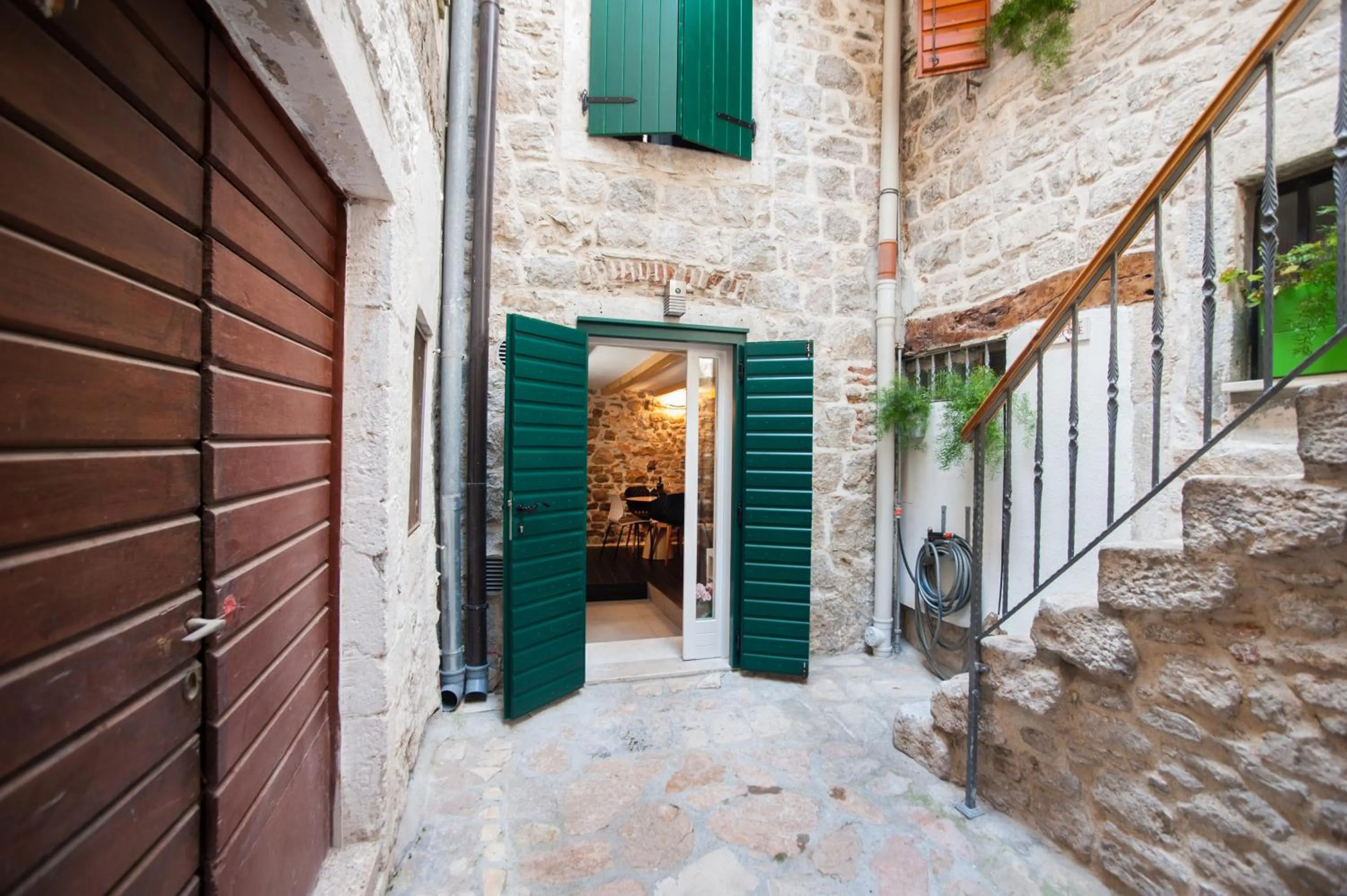 Facade/entrance in Pylon Rooms