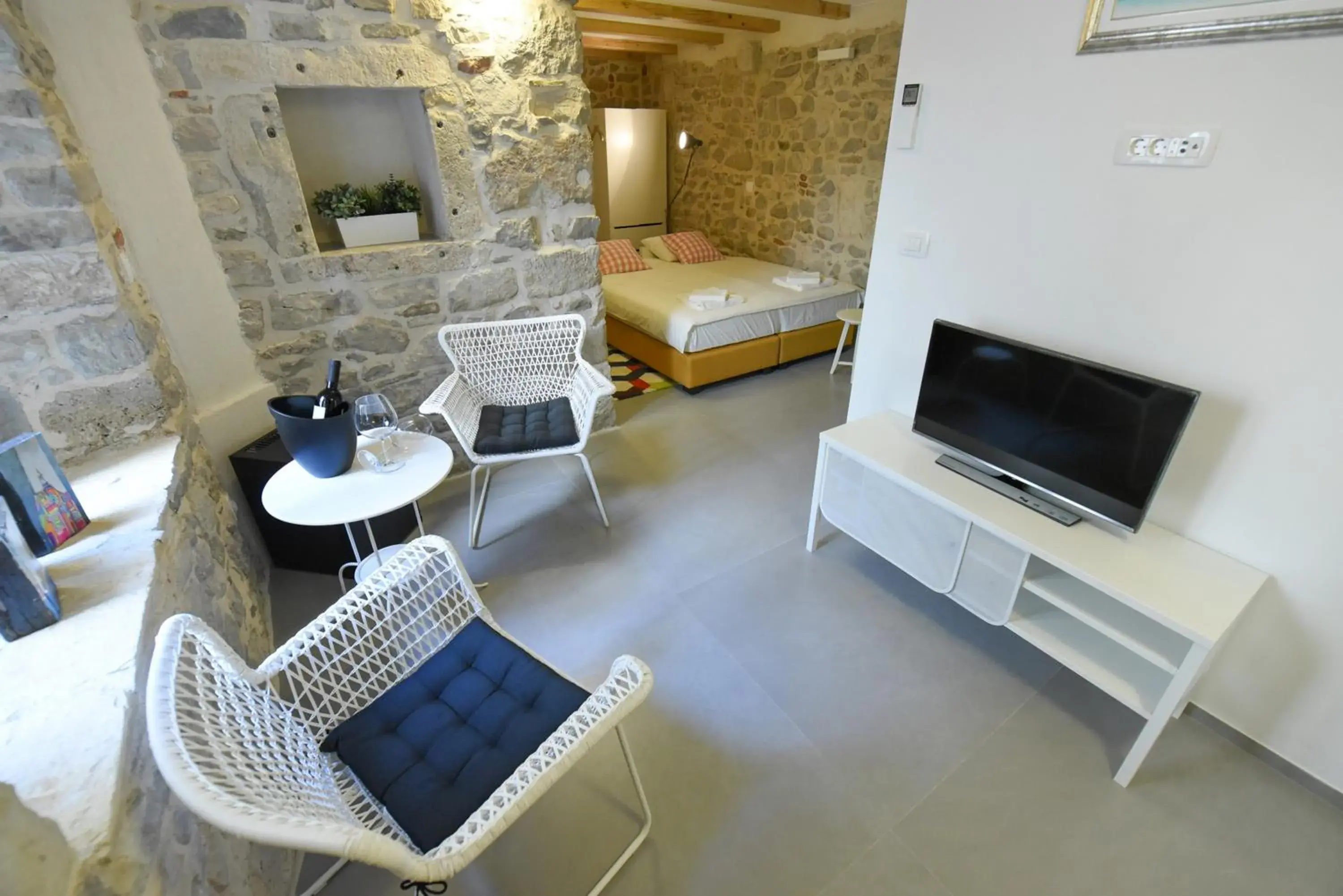 Deluxe Double Room - Pylon 1 in Pylon Rooms Deluxe Double Room - Pylon 1 in Pylon Rooms