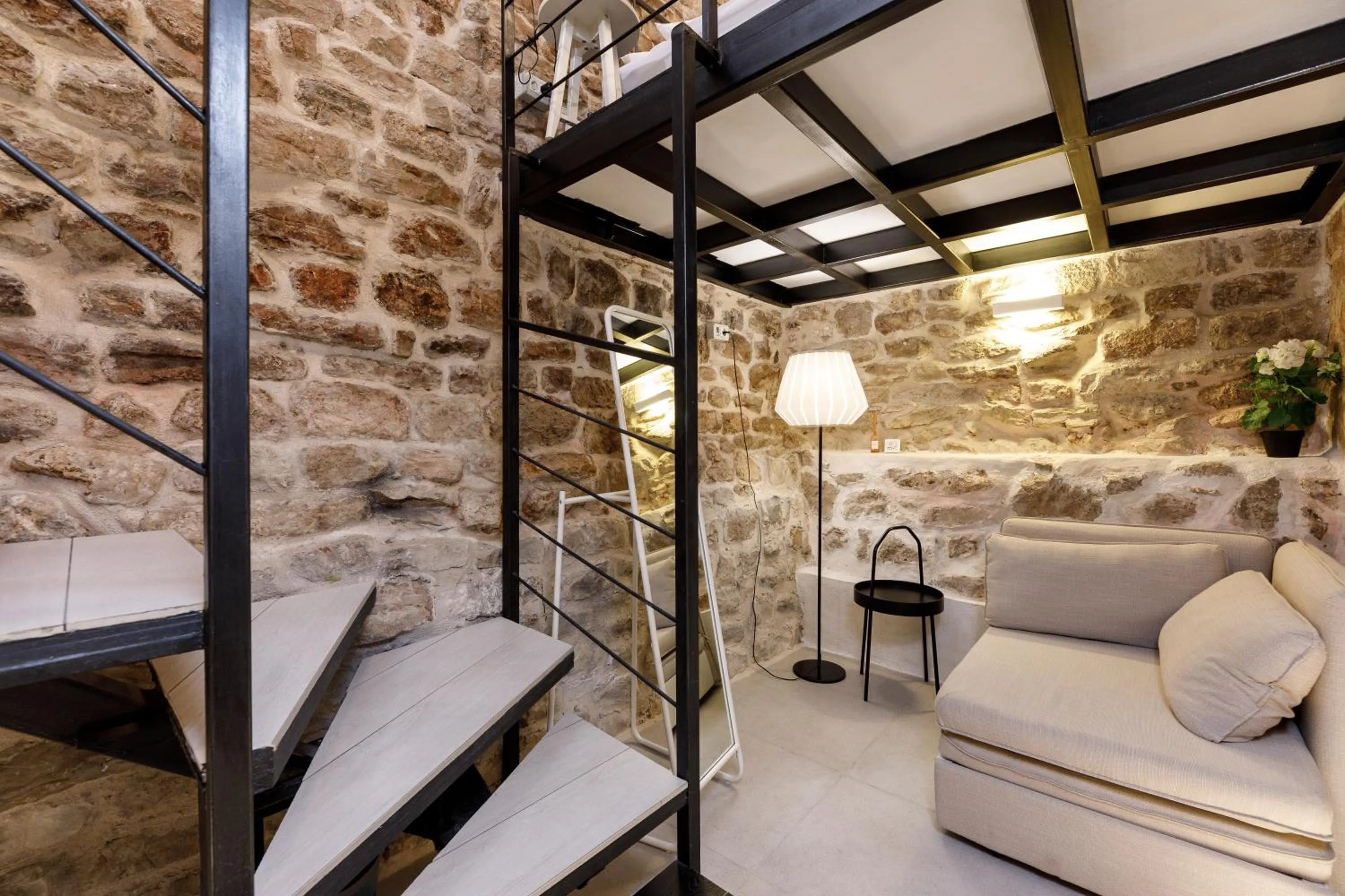 Property building, Bed in Pylon Rooms