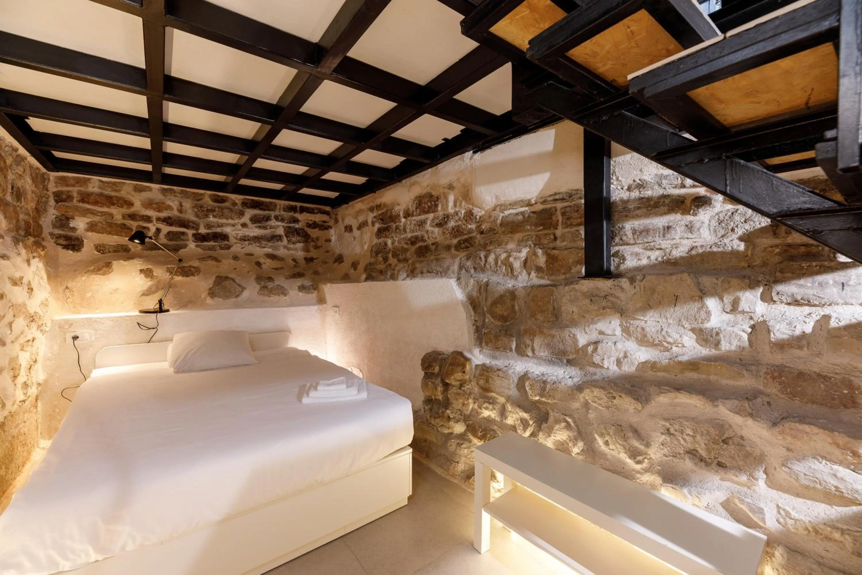 Property building, Bed in Pylon Rooms