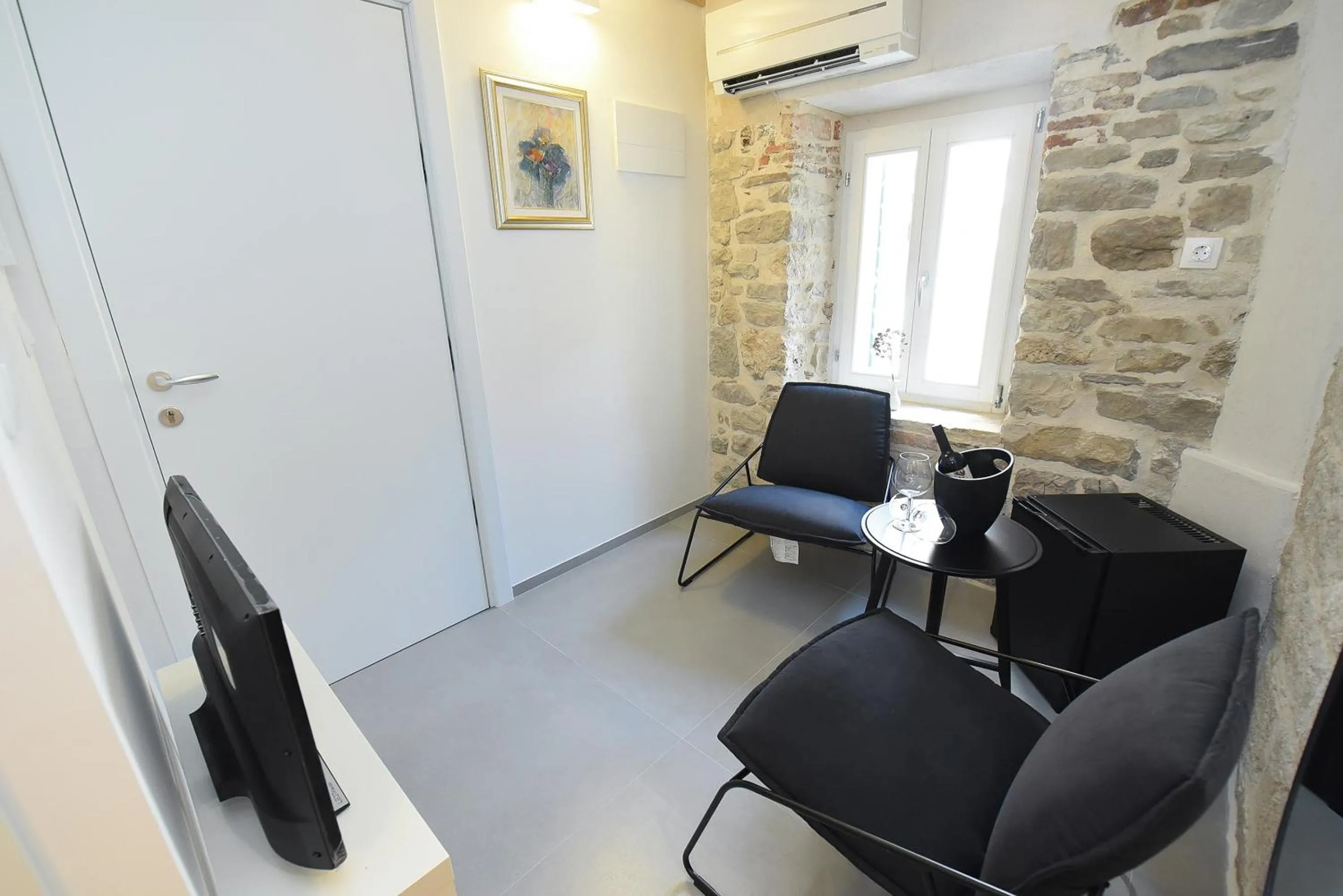 Living room in Pylon Rooms