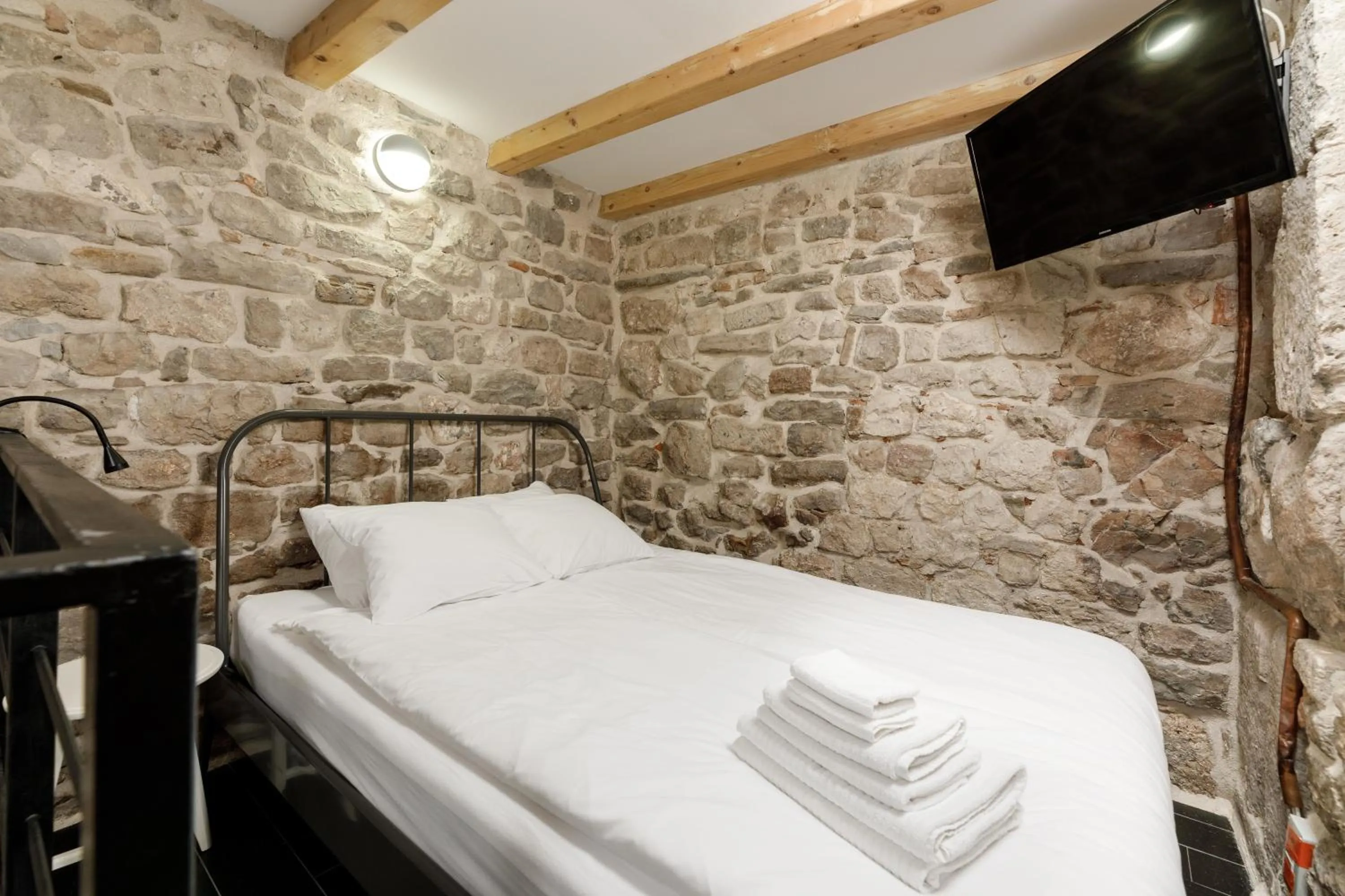 Property building, Bed in Pylon Rooms