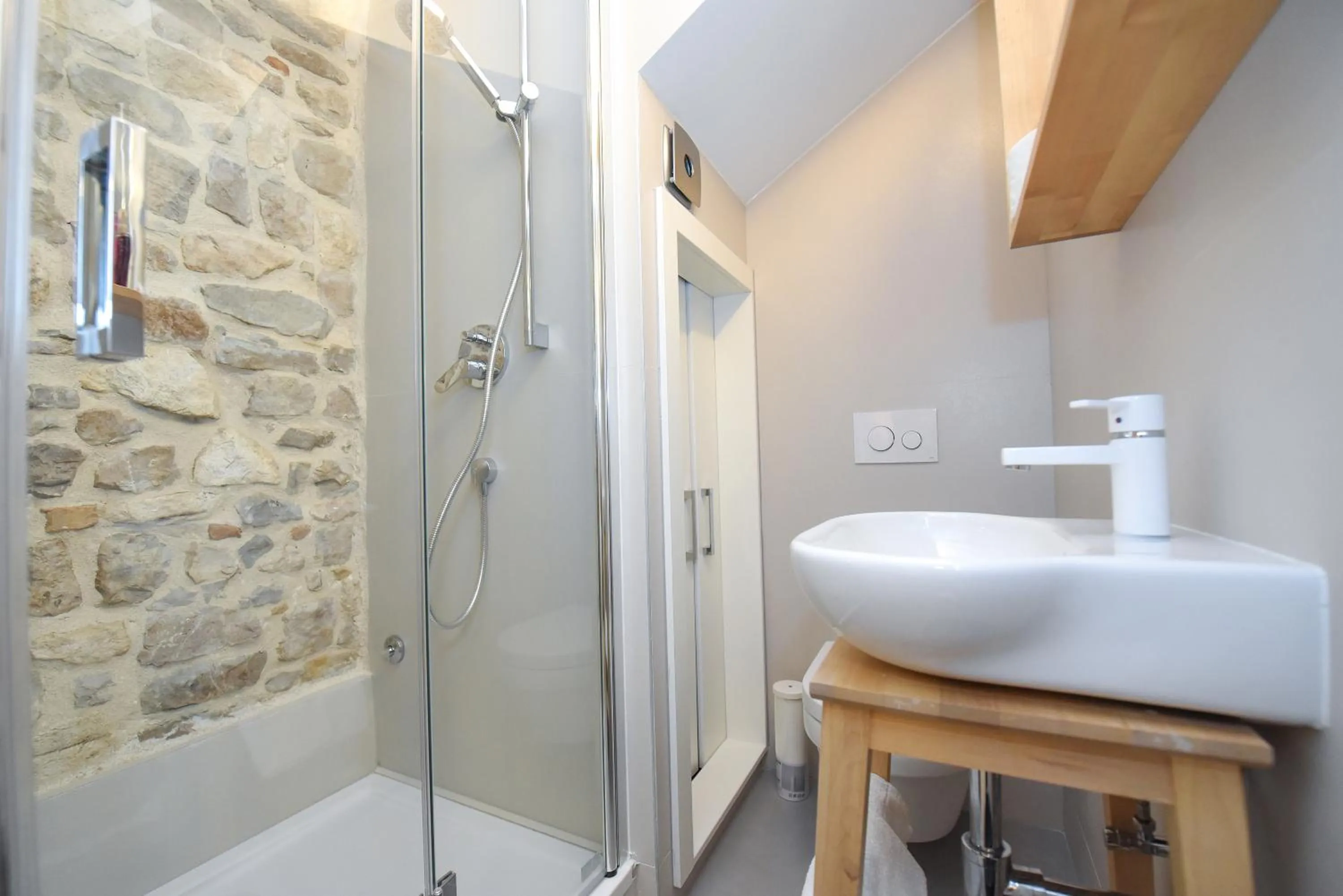 Bathroom in Pylon Rooms