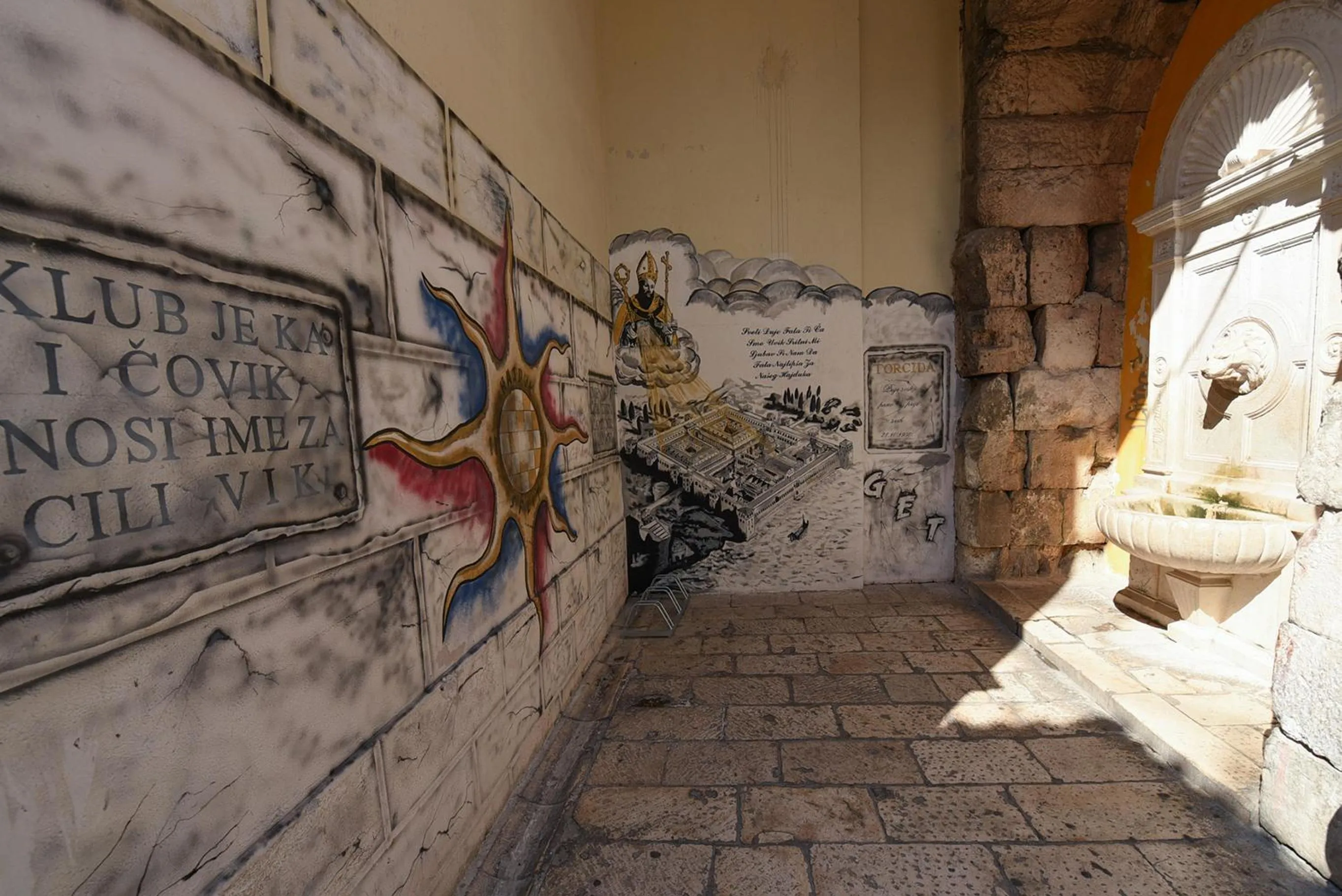 Nearby landmark in Pylon Rooms