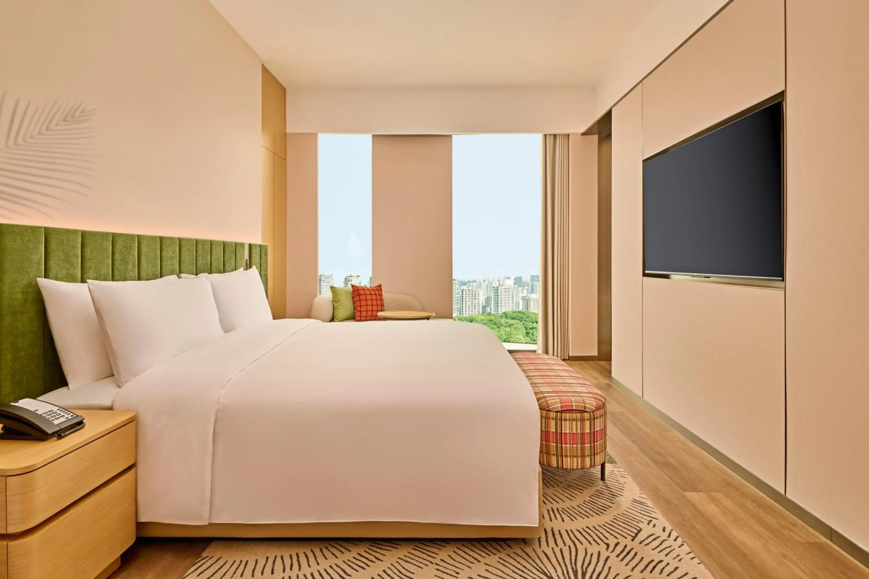 Bedroom, Bed in Hilton Garden Inn Chongqing Central Park