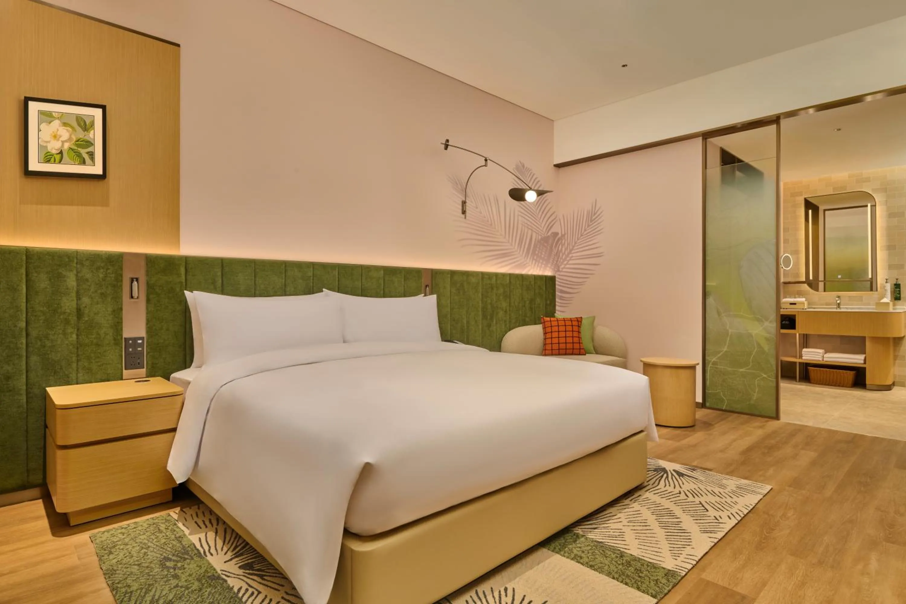 Bedroom, Bed in Hilton Garden Inn Chongqing Central Park