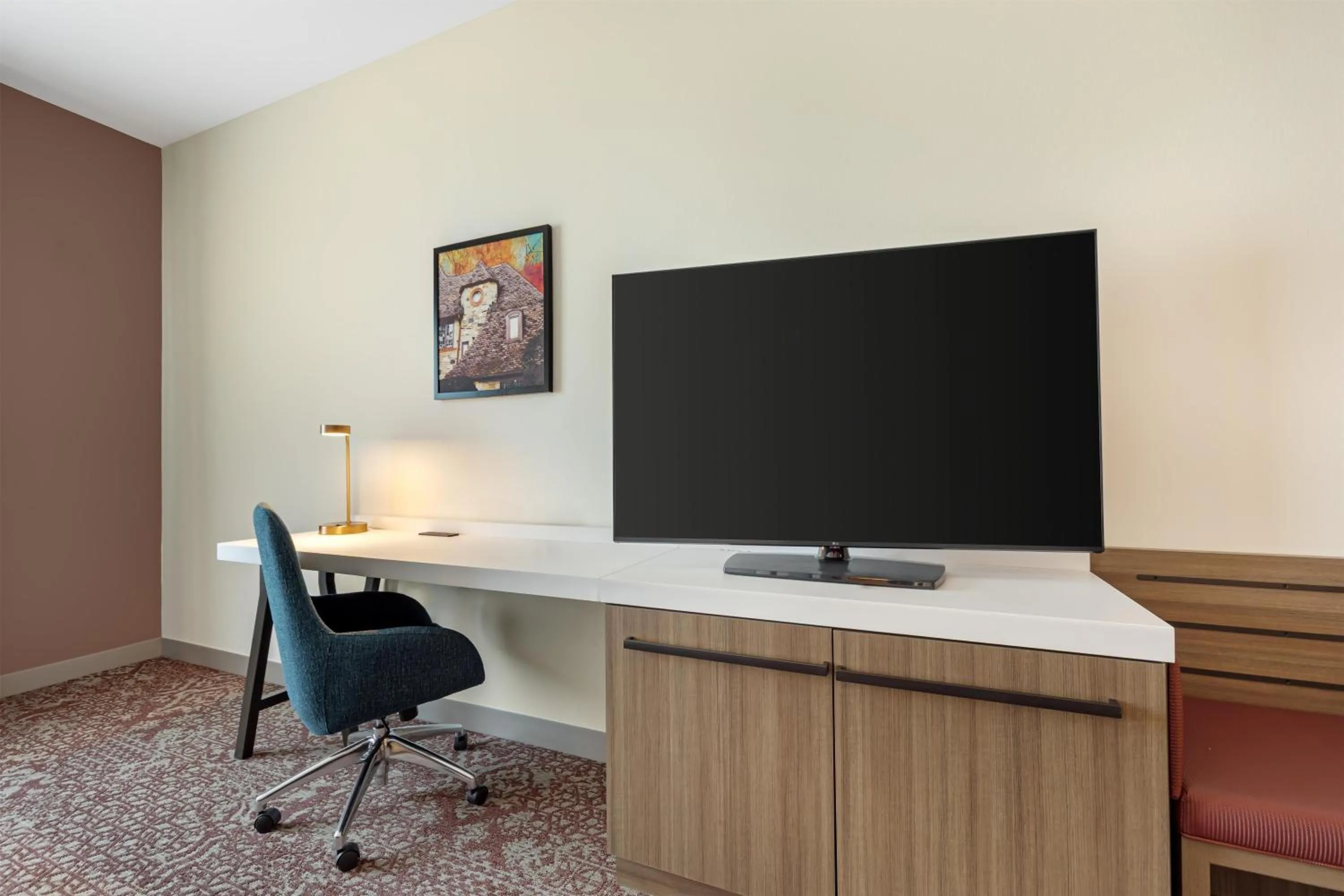 Bedroom in Hilton Garden Inn Media