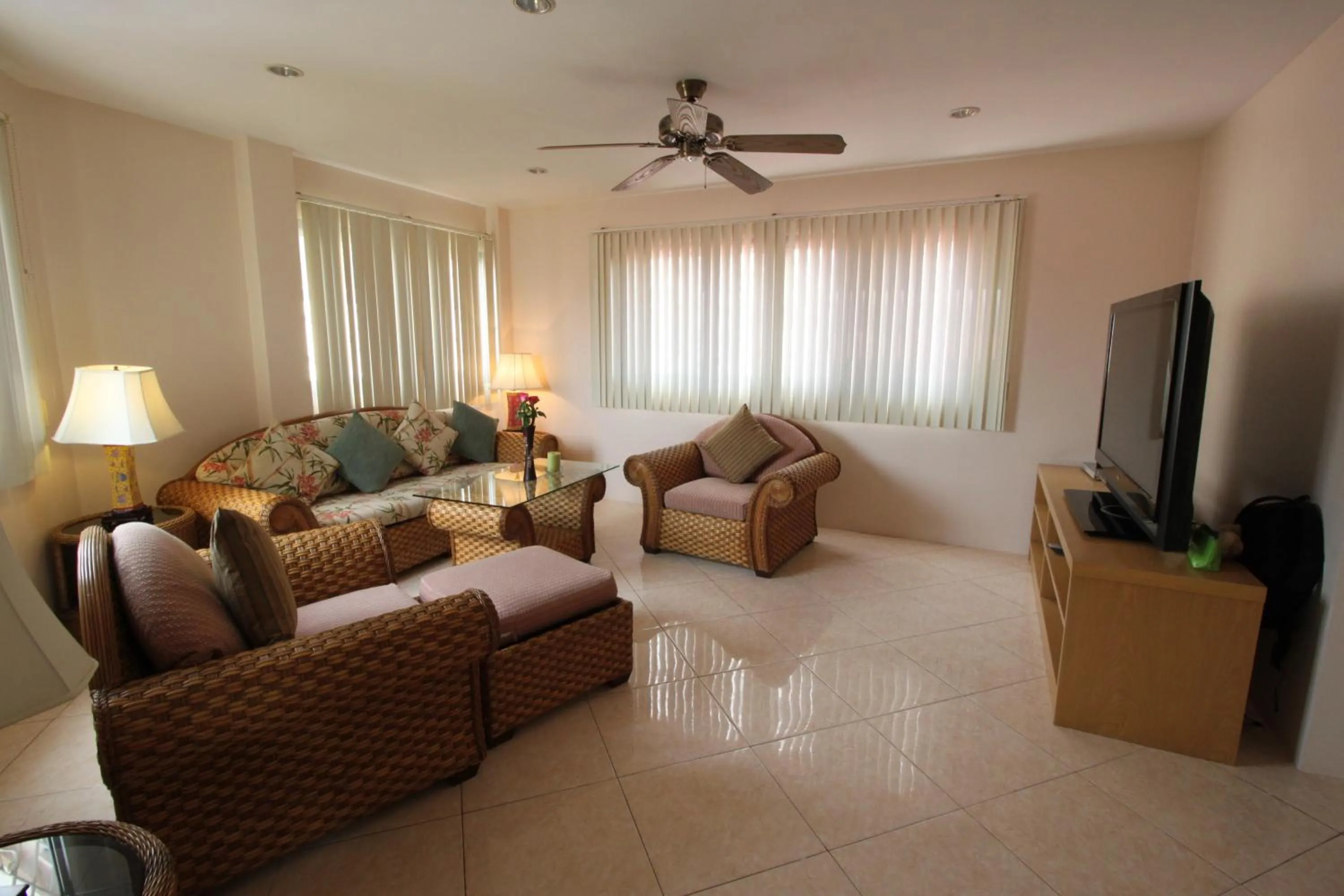 TV and multimedia, Seating Area in Butterfly Garden Boutique Residences by Luxury View SHA Extra Plus