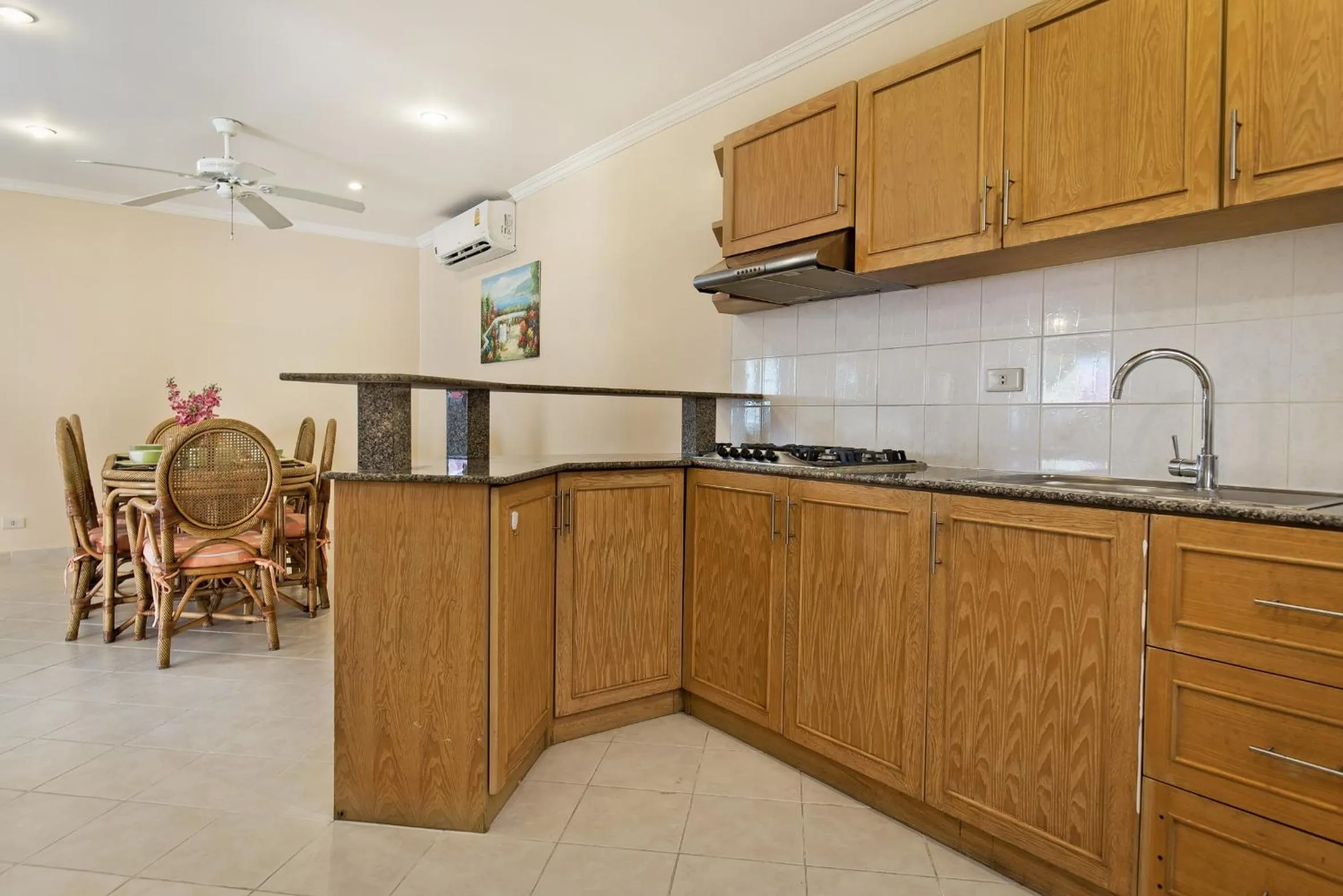 Kitchen or kitchenette, Kitchen/Kitchenette in Butterfly Garden Boutique Residences by Luxury View SHA Extra Plus